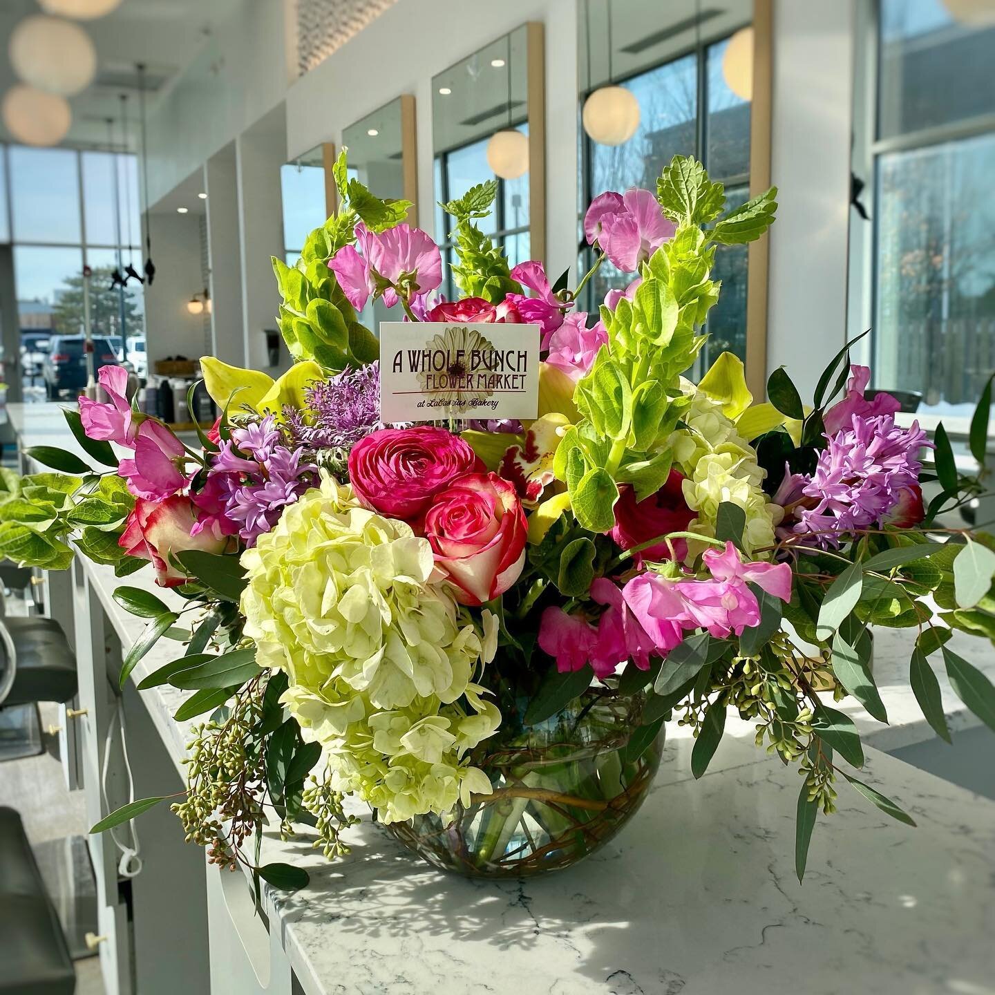 What is a better gift for someone you love than flowers and a pedi? 💞

Enter todays giveaway for a chance to win flowers from @awholebunchflowermarket 🌸 and a Signature Pedicure WITH Collagen Booties🦶🏼from @maneandmani

🌺 A $50 Gift card to @awh