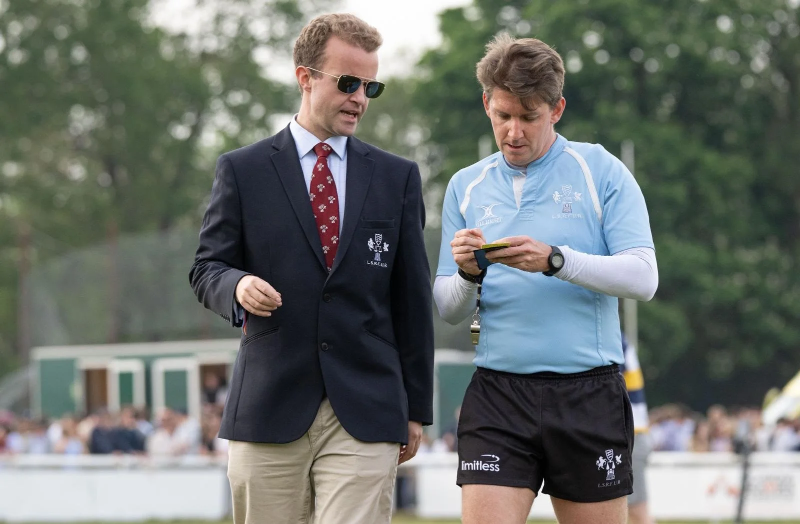 As 7s season kicks off this month, a huge shout out to all the off-pitch roles which help make all the events run smoothly and provide referees with tips and tricks to improve☀️✍️ 

(P.S,. how good do they look)

#rugby #londonrugby #london #rugbyref