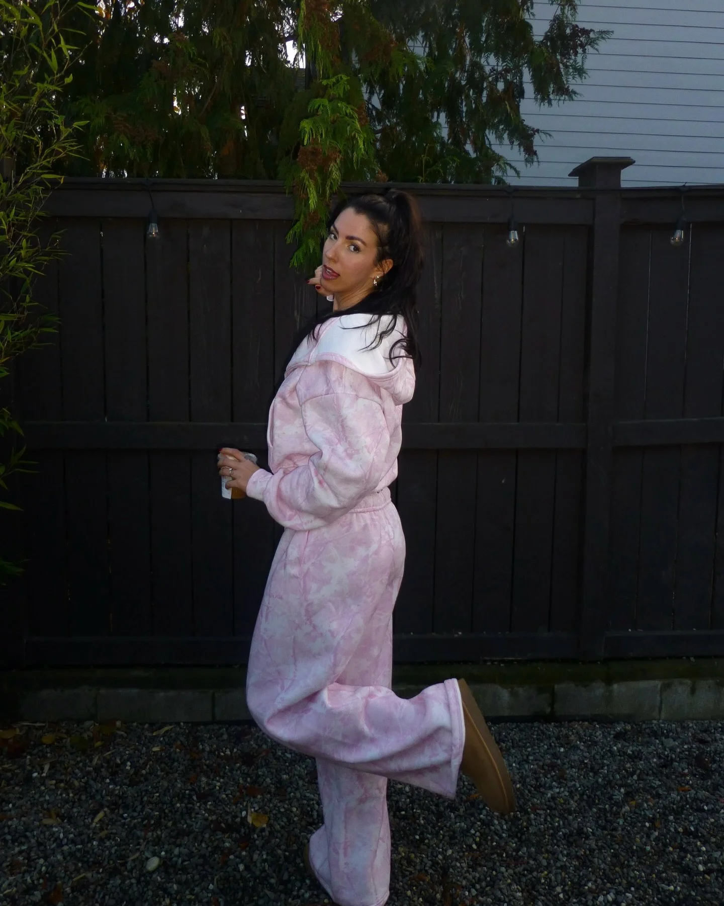 Sweater weather + fall feels 🍁✨⁣
⁣
HOW is Thanksgiving is literally tomorrow?? Was this also the fastest year of your life or is it just me?!⁣
⁣
What&rsquo;s the star of your plate gonna be?!?😋⁣
⁣
This is prob an unpopular opinion but a hill I will