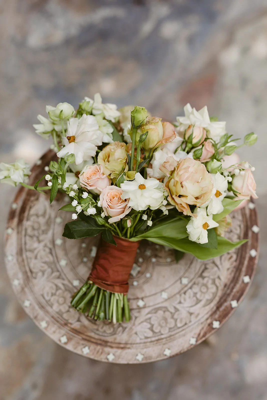 white wedding bouquet, neutral wedding bouquet, Palm Springs wedding || Orange Blossom Special Events