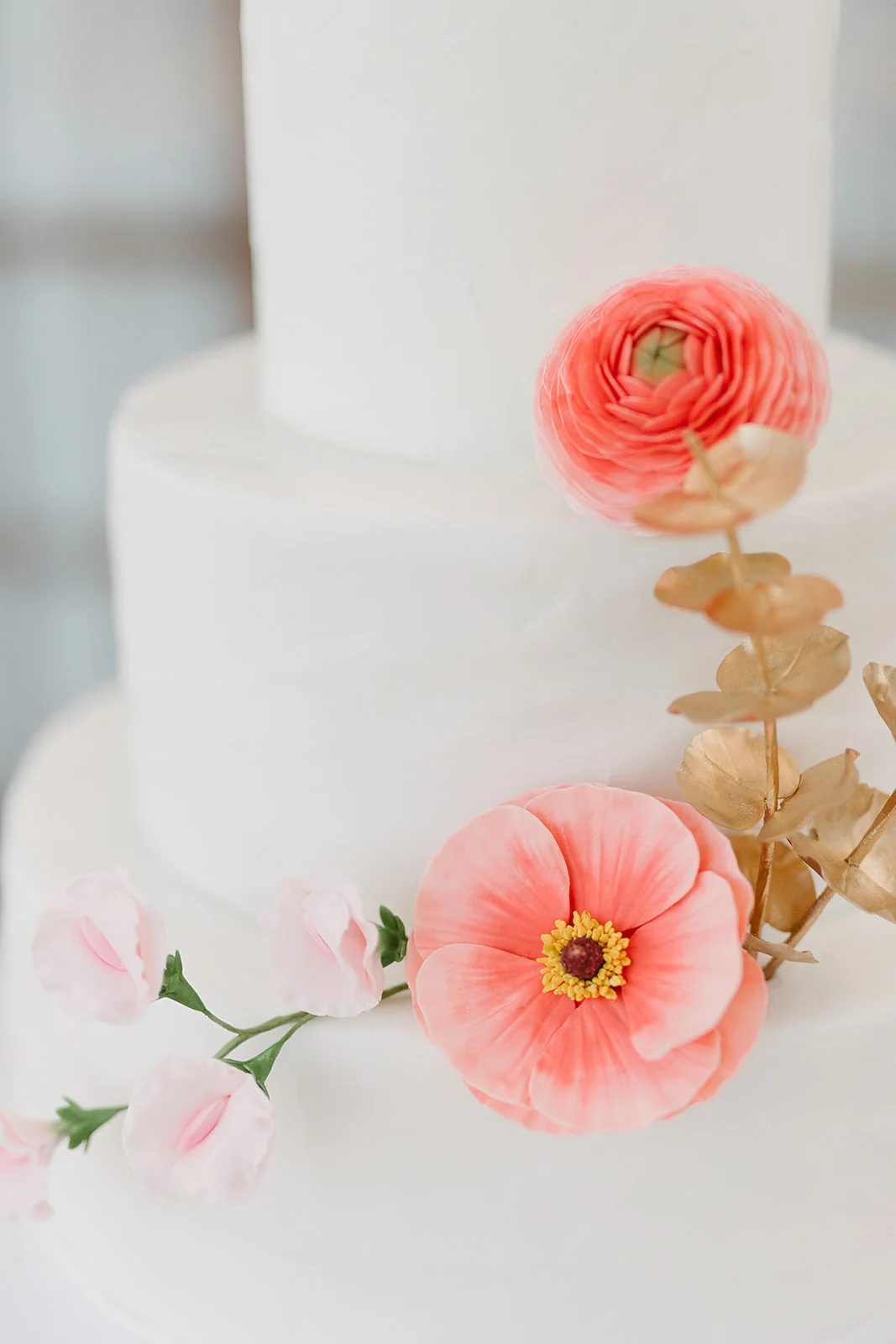 wedding cake, tiered wedding cake, Palm Springs wedding || Orange Blossom Special Events