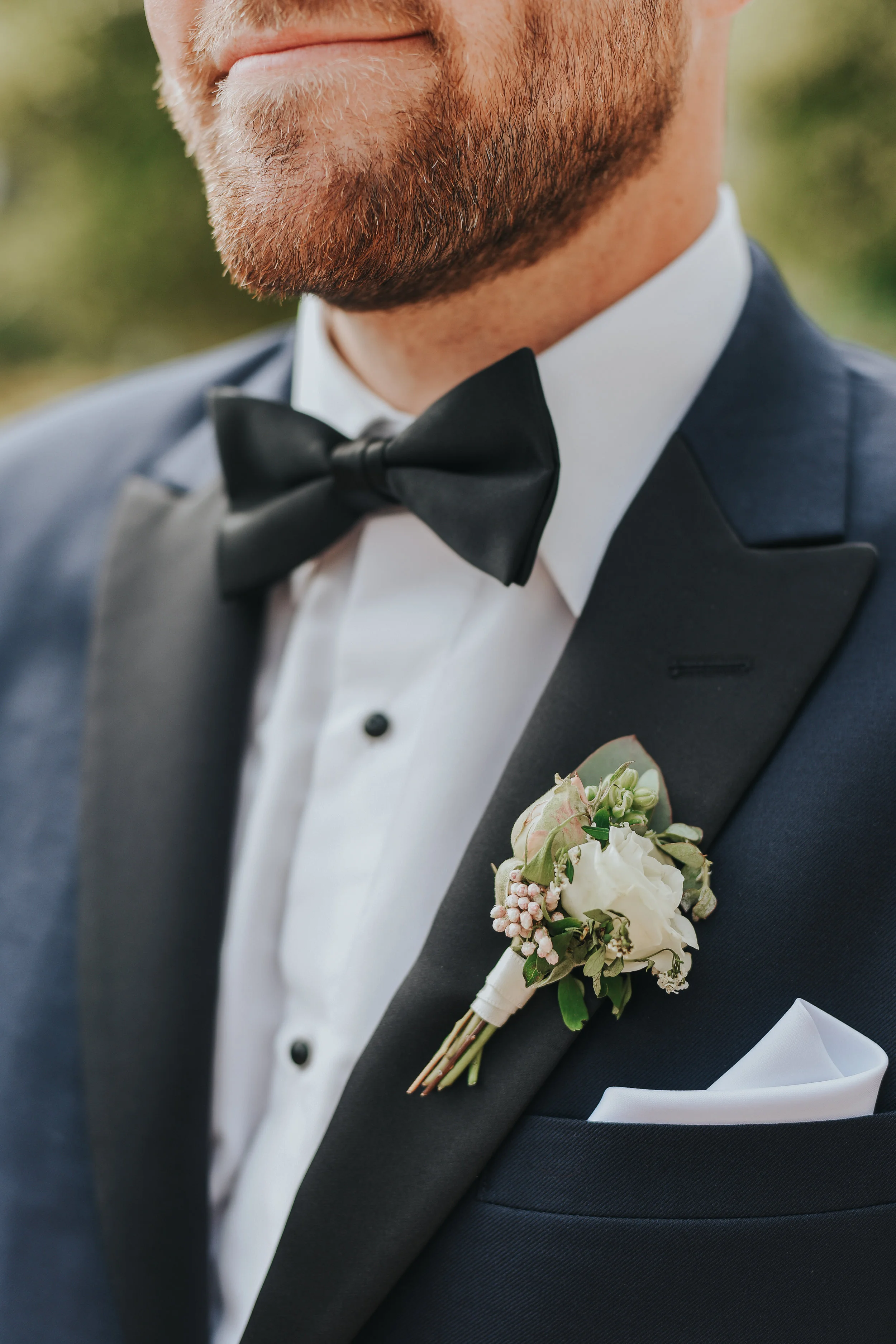 groom bow-tie, navy tux, beach wedding || Orange Blossom Special Events