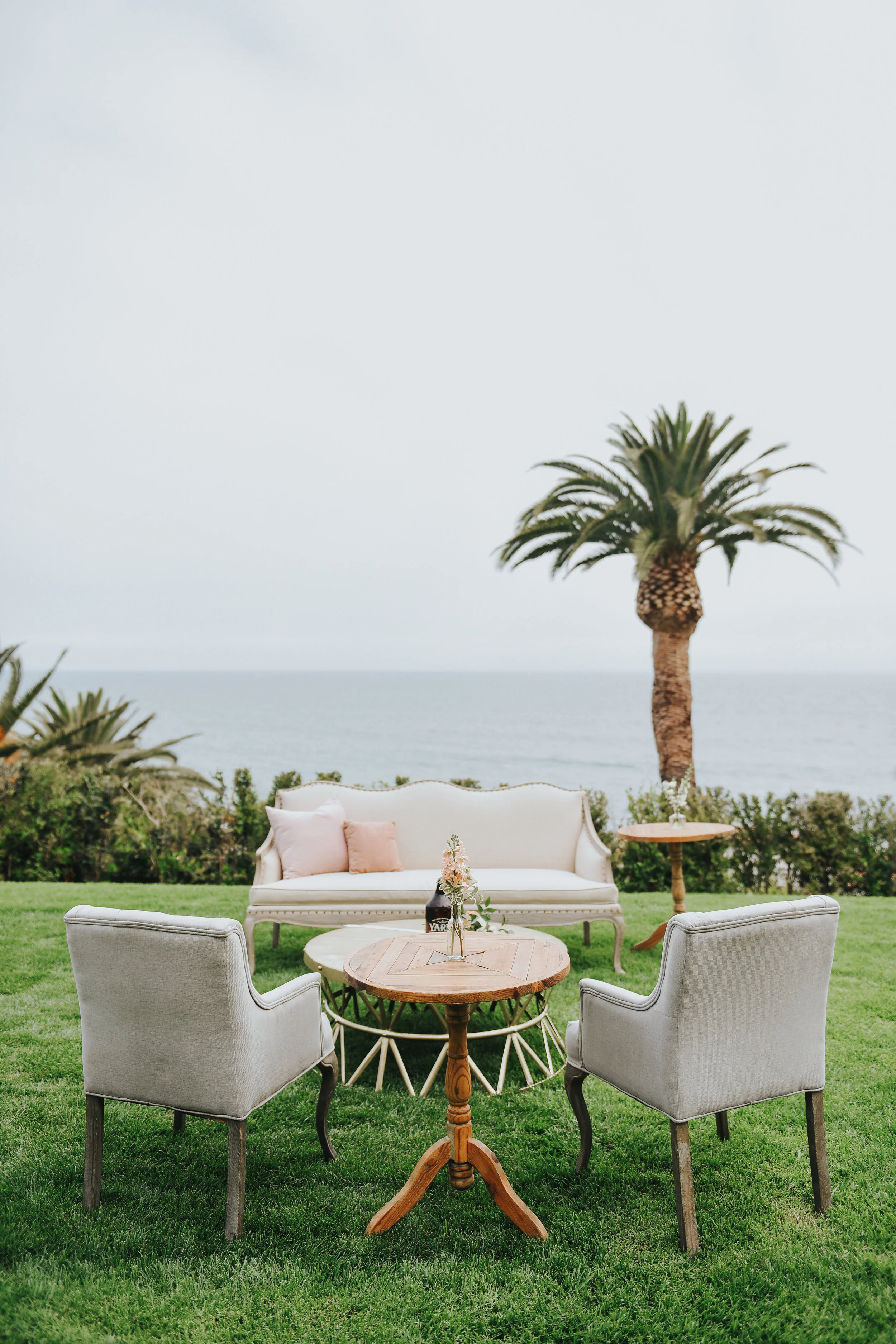 Pacific Palisades wedding, beach wedding, ocean setting, white wedding decorations || Orange Blossom Special Events