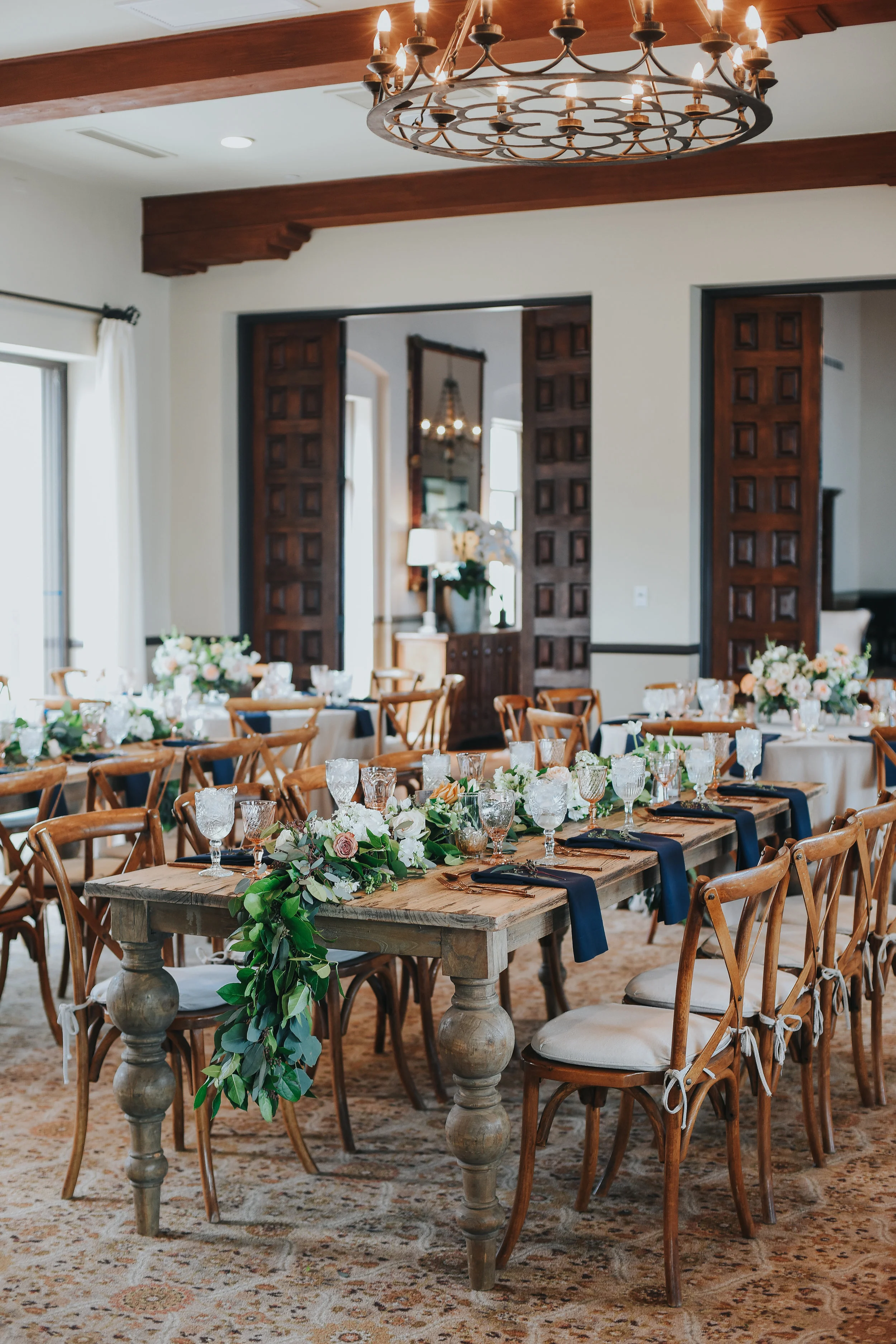 outdoor wedding dinner navy blue wedding napkins, rustic wedding, Pacific Palisades wedding || Orange Blossom Special Events