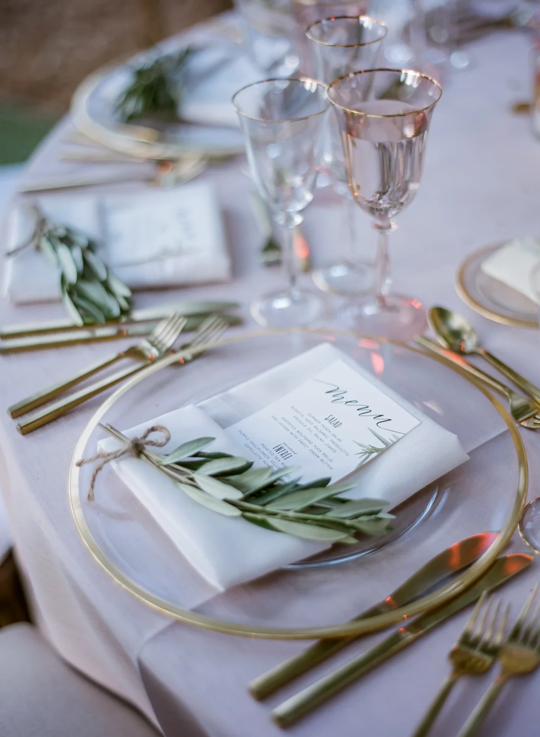 rose gold wedding decor, white centerpiece, white flower arrangement, Malibu wedding, rose gold utensils || Orange Blossom Special Events