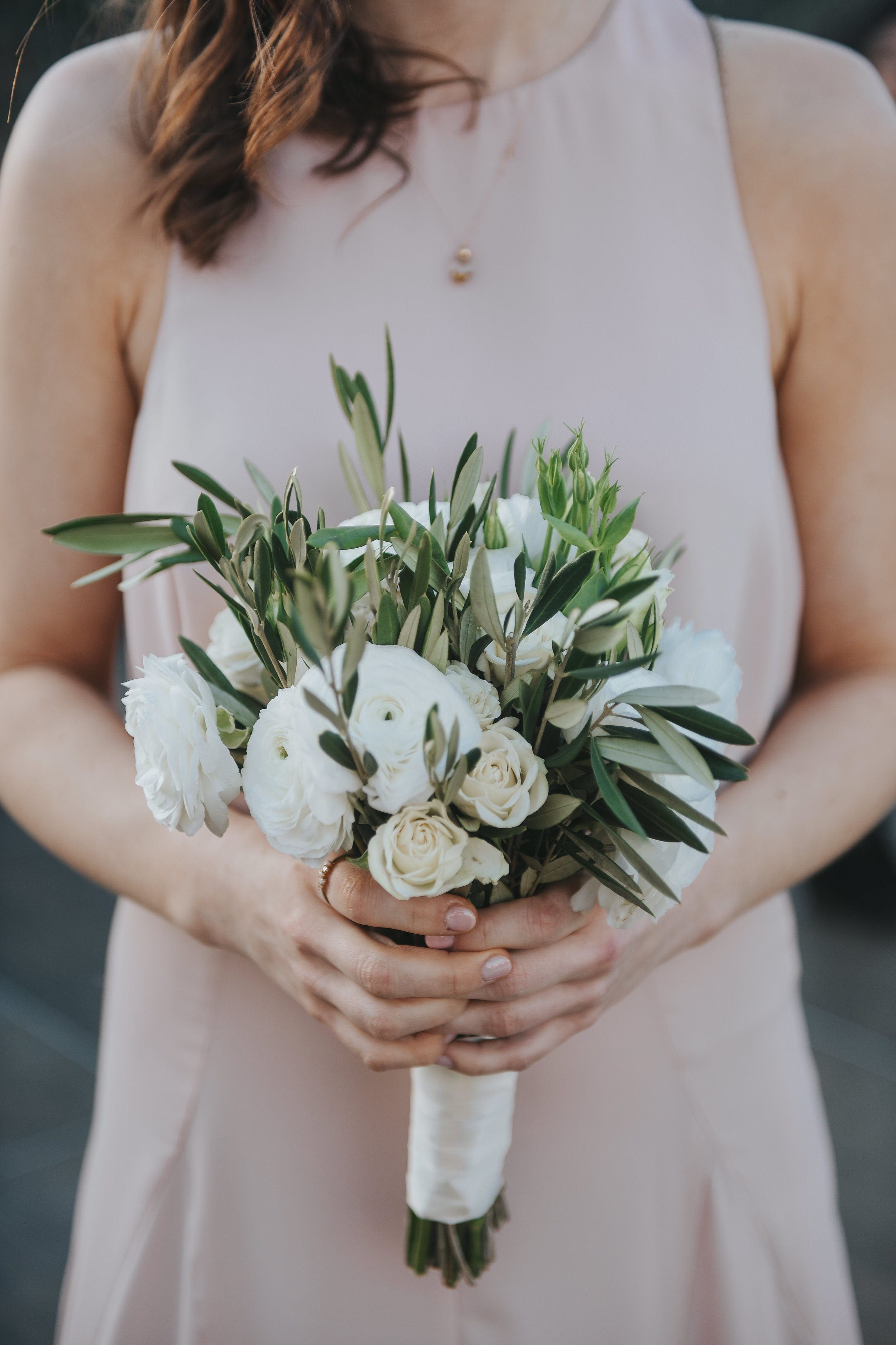 white wedding bouquet, neutral wedding bouquet, Malibu wedding || Orange Blossom Special Events