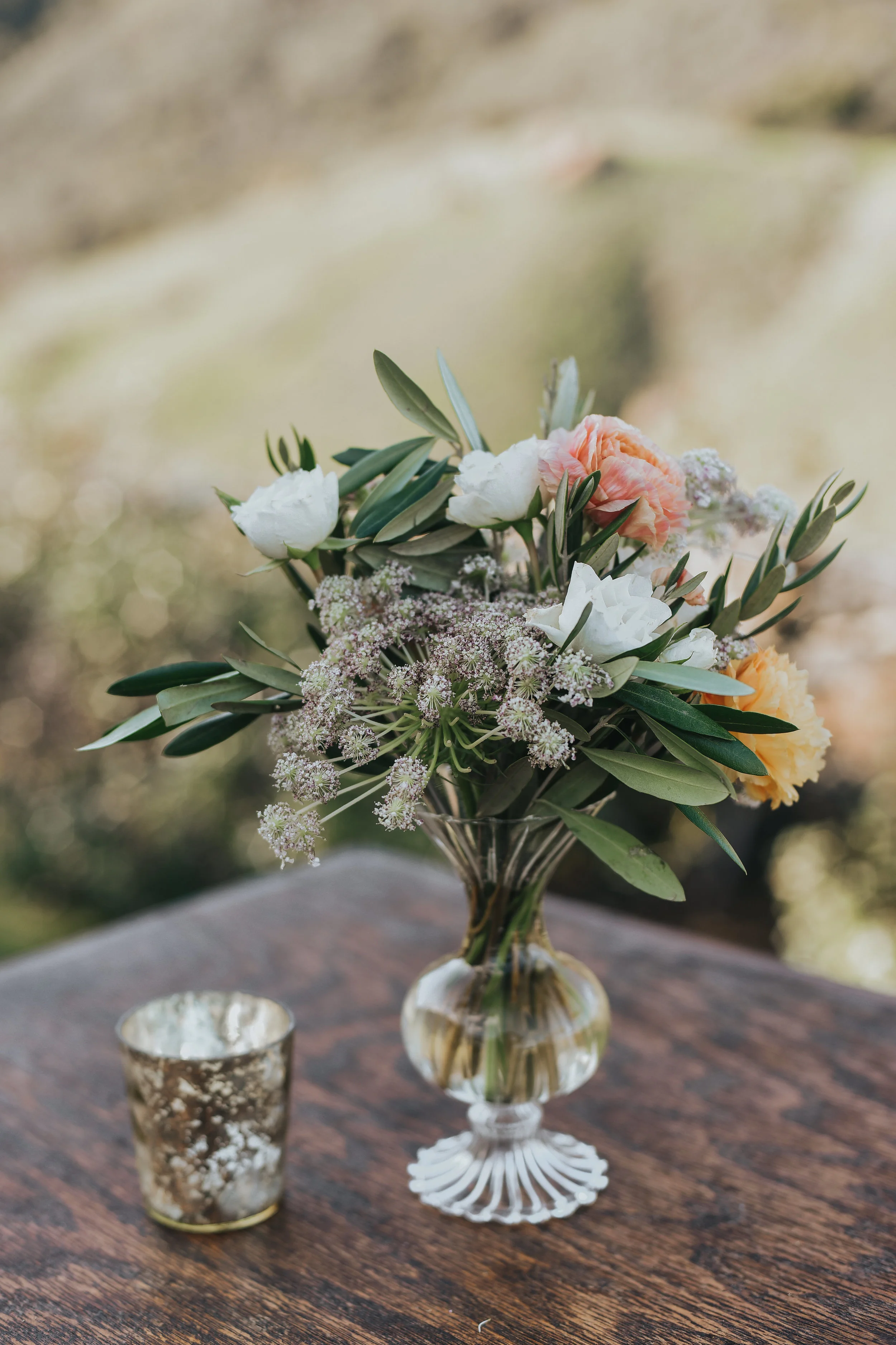 wedding flowers, rustic chic wedding, outdoor California wedding || Orange Blossom Special Events
