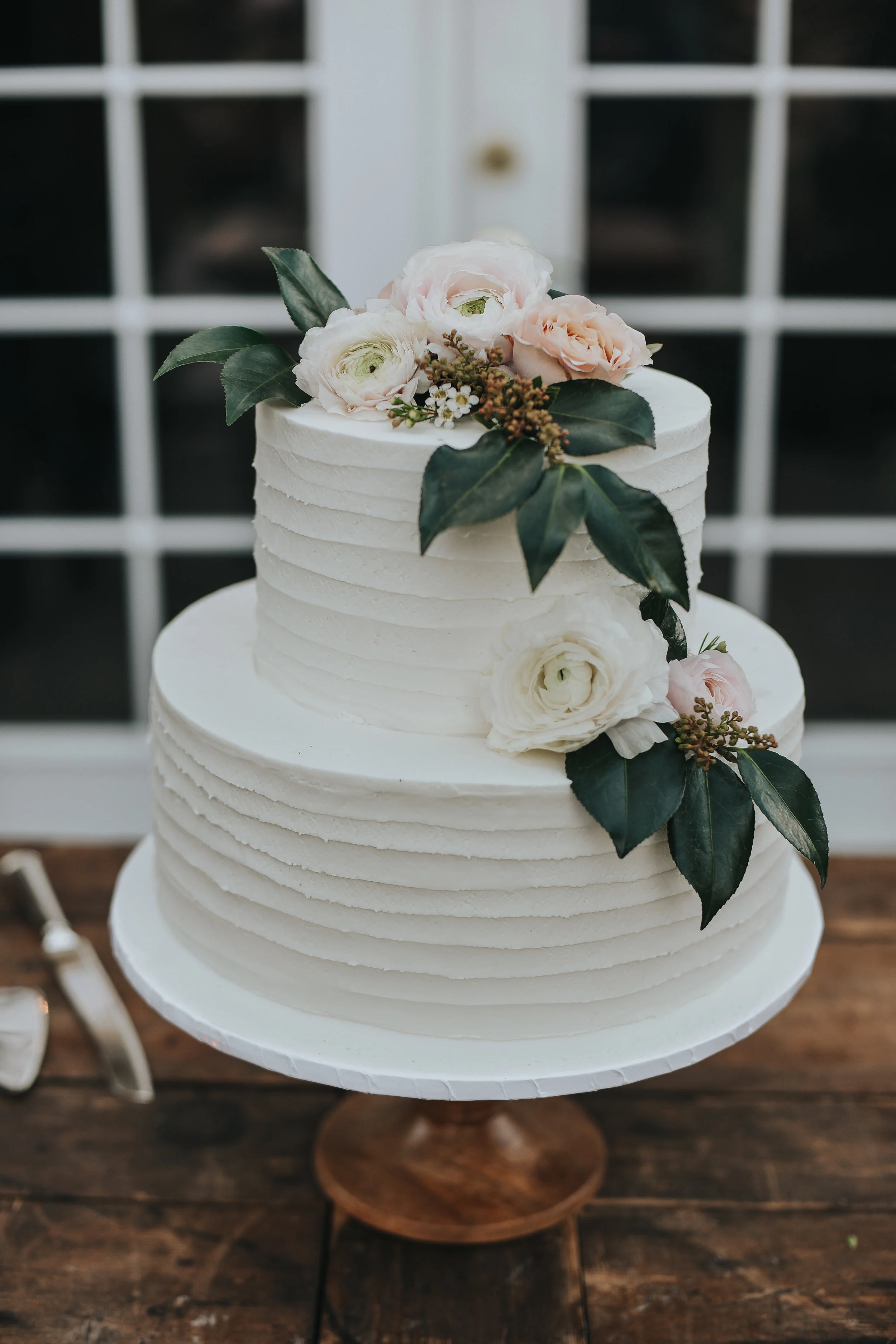 white wedding cake, tier wedding cake, white flowers, rustic wedding || Orange Blossom Special Events