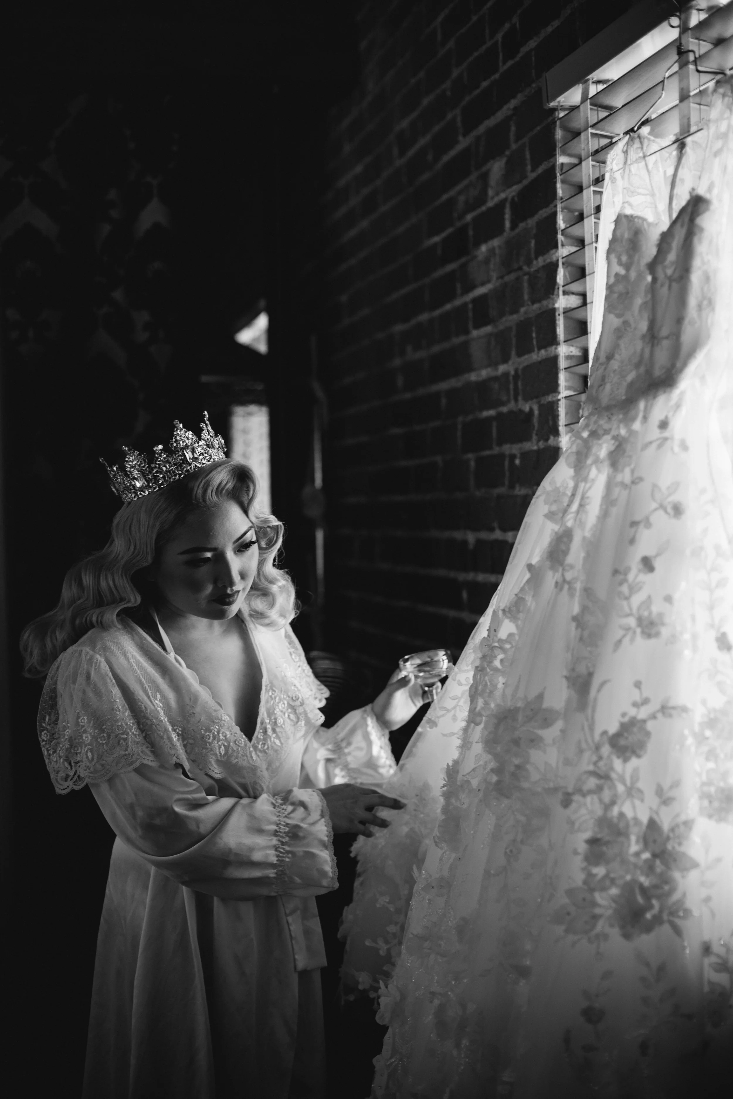 Bride and wedding dress portrait ideas || Orange Blossom Special Events