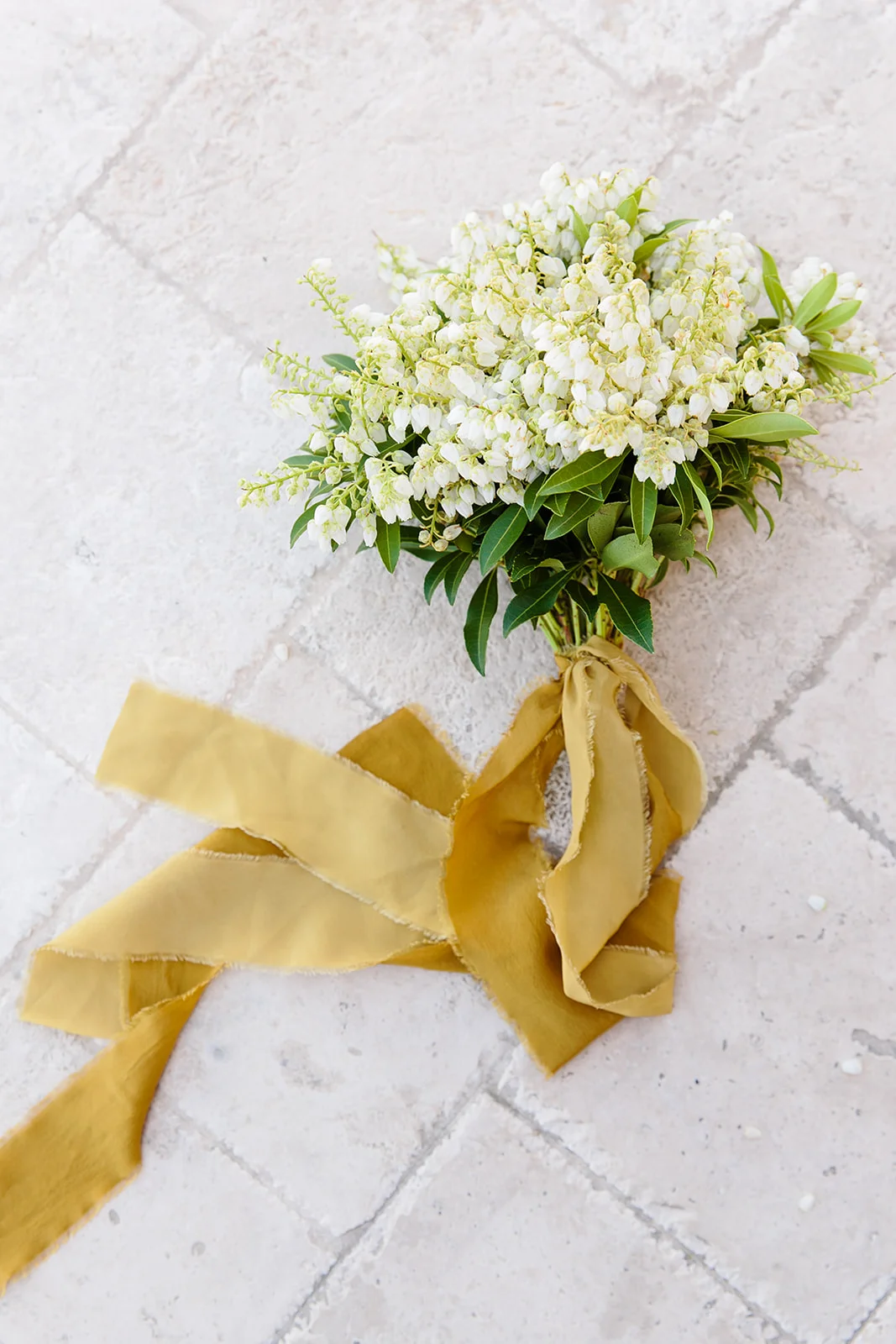 Simple white bridal bouquet || Orange Blossom Special Events