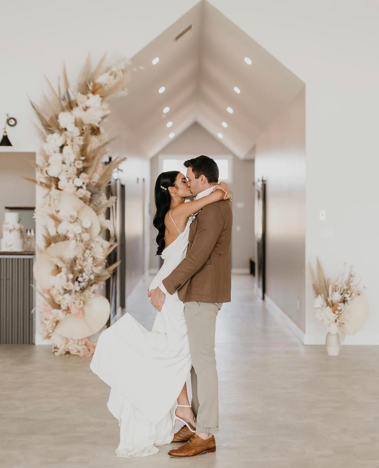 Dripping in gold 💛

We truly couldn&rsquo;t be more grateful to @nikkicollettephoto for asking us to help create and design this dreamy editorial.

She had an idea in her head and worked alongside us to create this vision and in the end, it&rsquo;s 