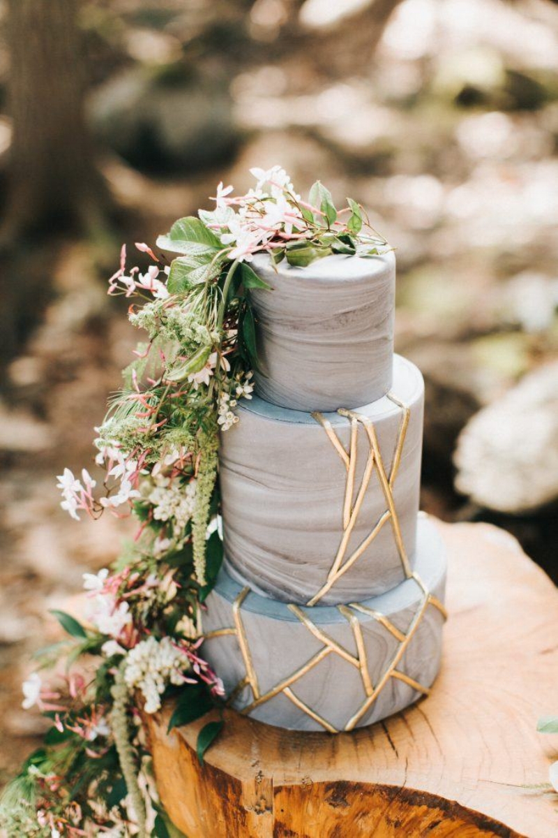 Photo by Emily Delamater Photography; cake by Autumn Nomad