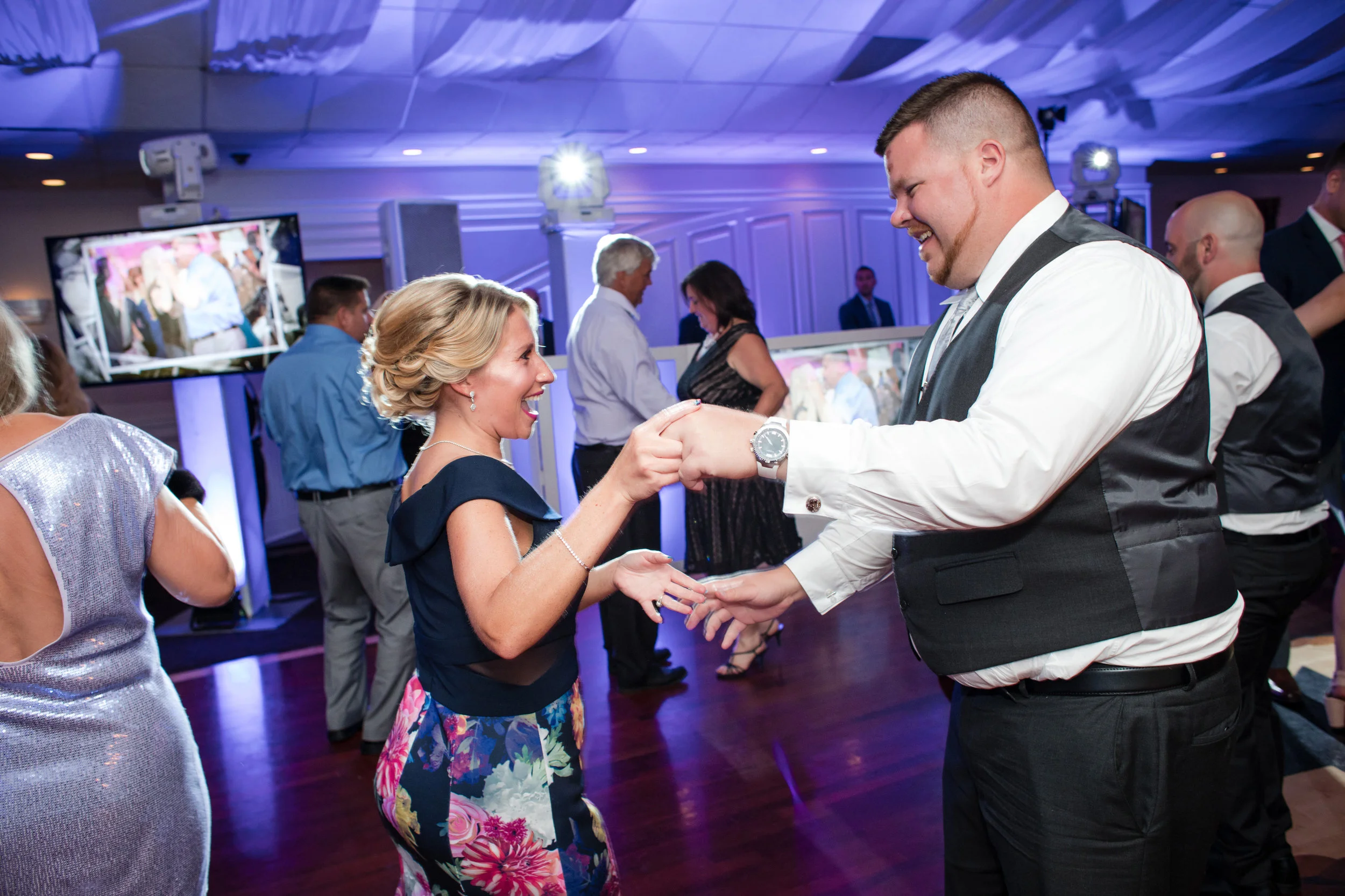 wedding reception dancing