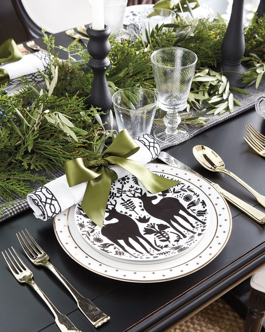black accents holiday table inspiration.jpg