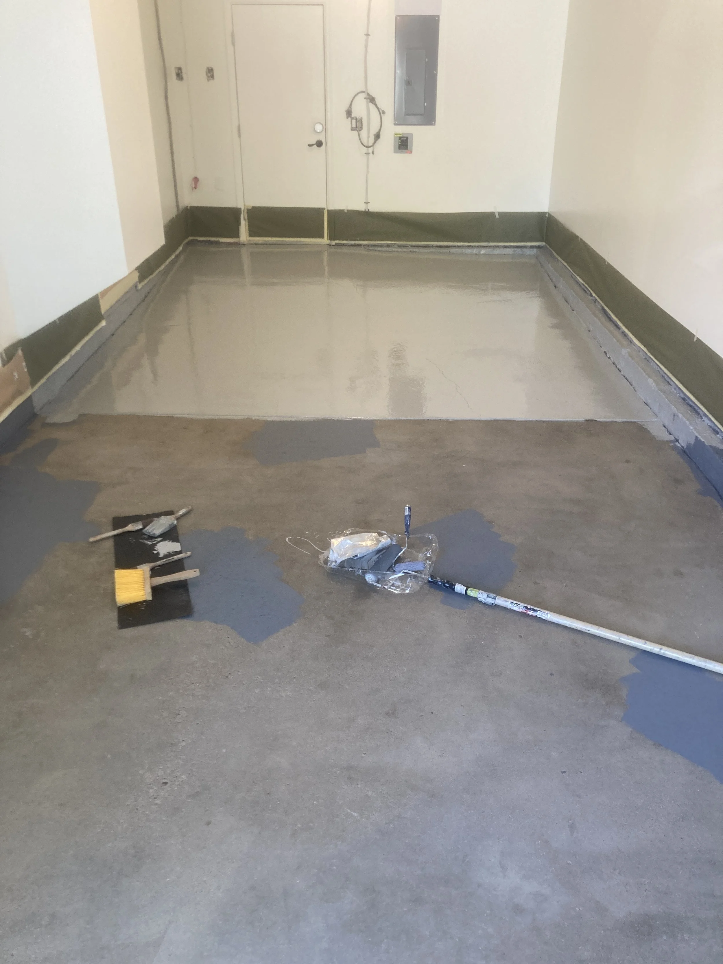 Garage facelift - Apply 2-part epoxy 
