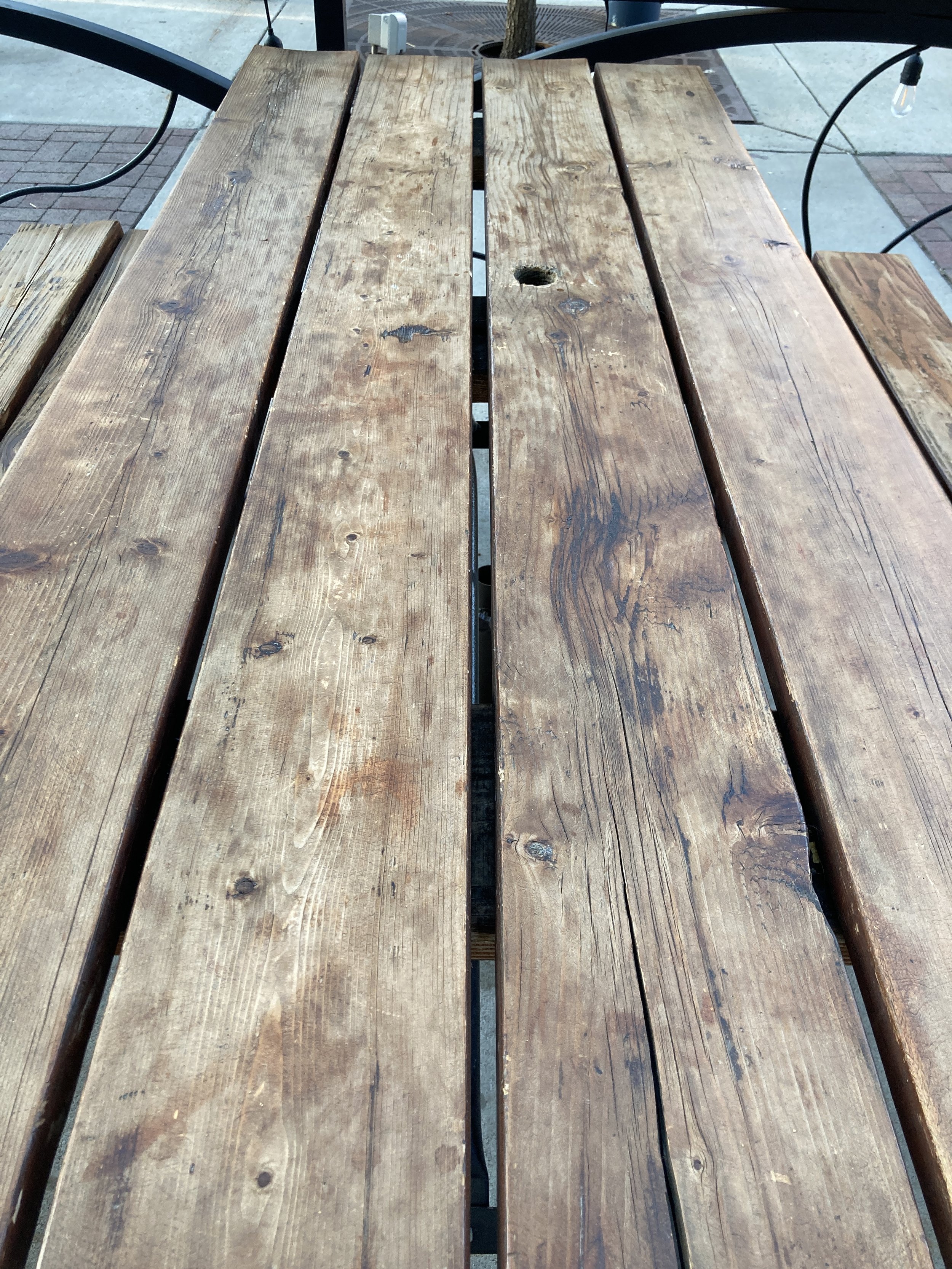 Restaurant picnic table - Rough shape!