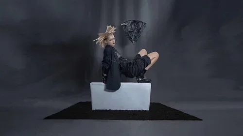 There's No End - Editorial