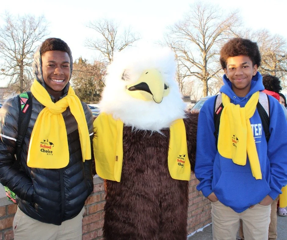 Cold morning, warm welcomes 🧣💛 
Celebrating National School Choice Week with free scarves—thanks to Ace for helping spread the cheer! #nationalschoolchoiceweek #nscw