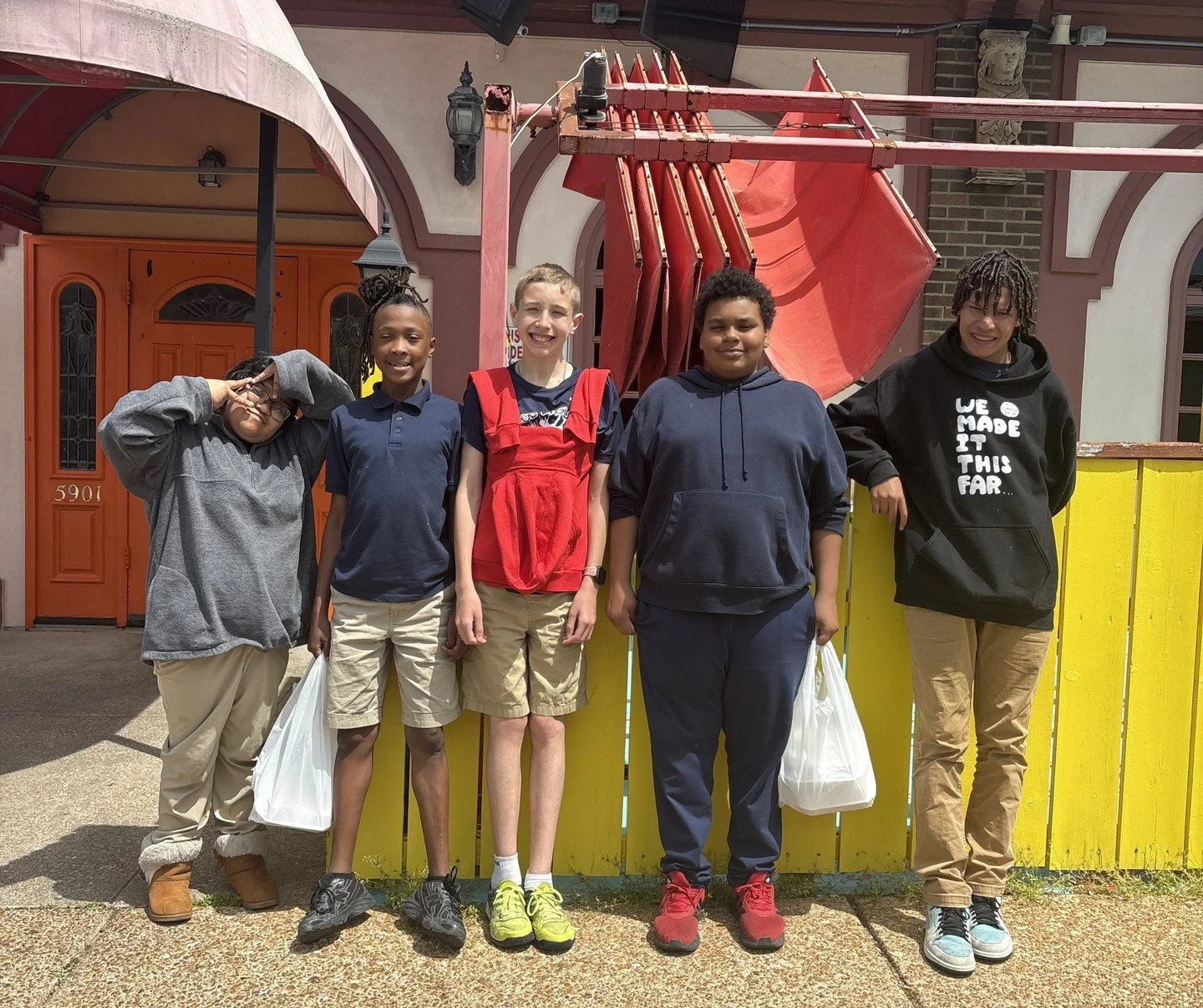 Our Creative Community had a fantastic outing last week to Amigo Joe’s! Students shared a meal, practiced conversation skills, and spent meaningful time connecting with one another. Thank you to Amigo Joe’s for your warm hospitality and f