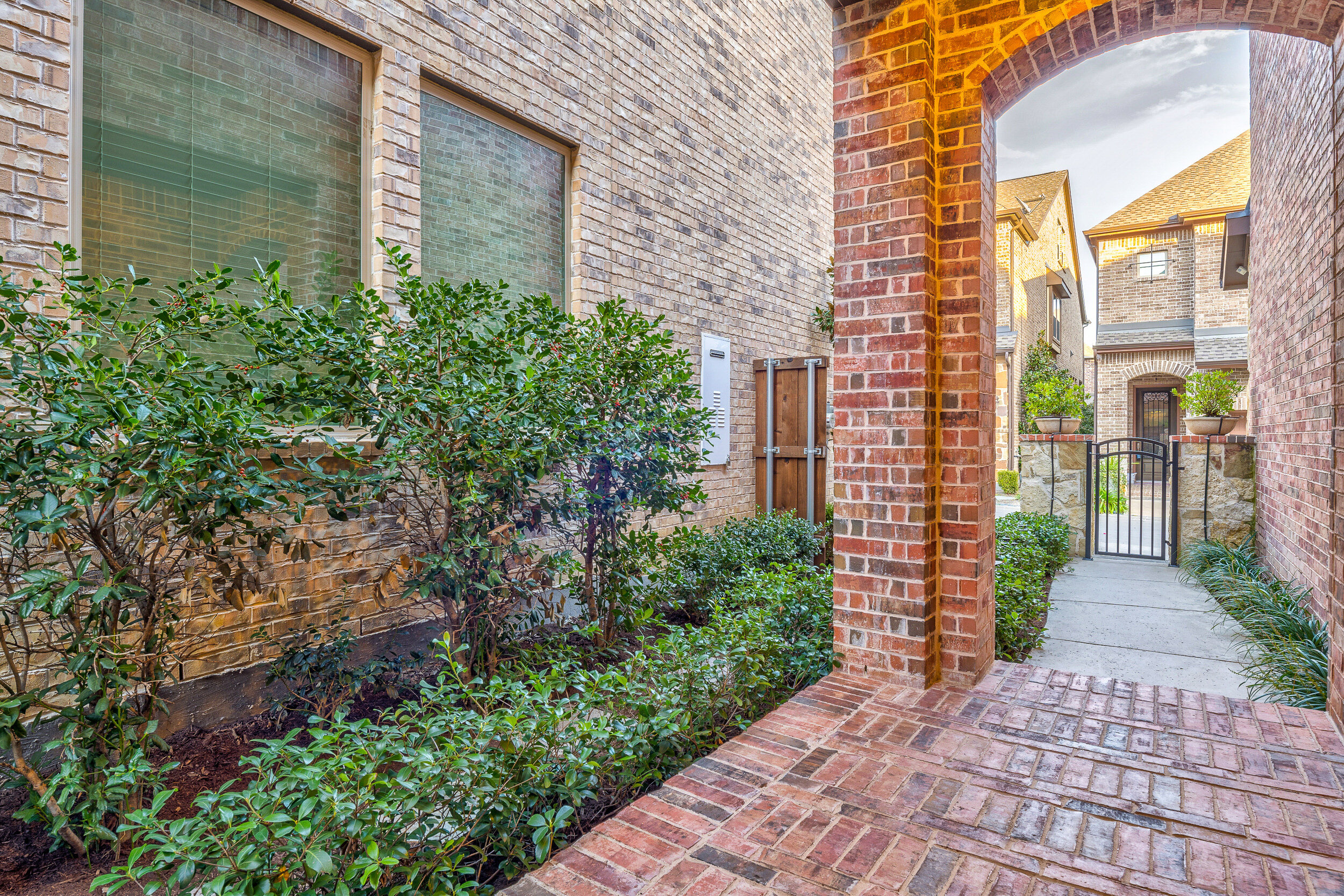 8649 Ballifeary Place_Dallas 75238 (8 of 70).jpg