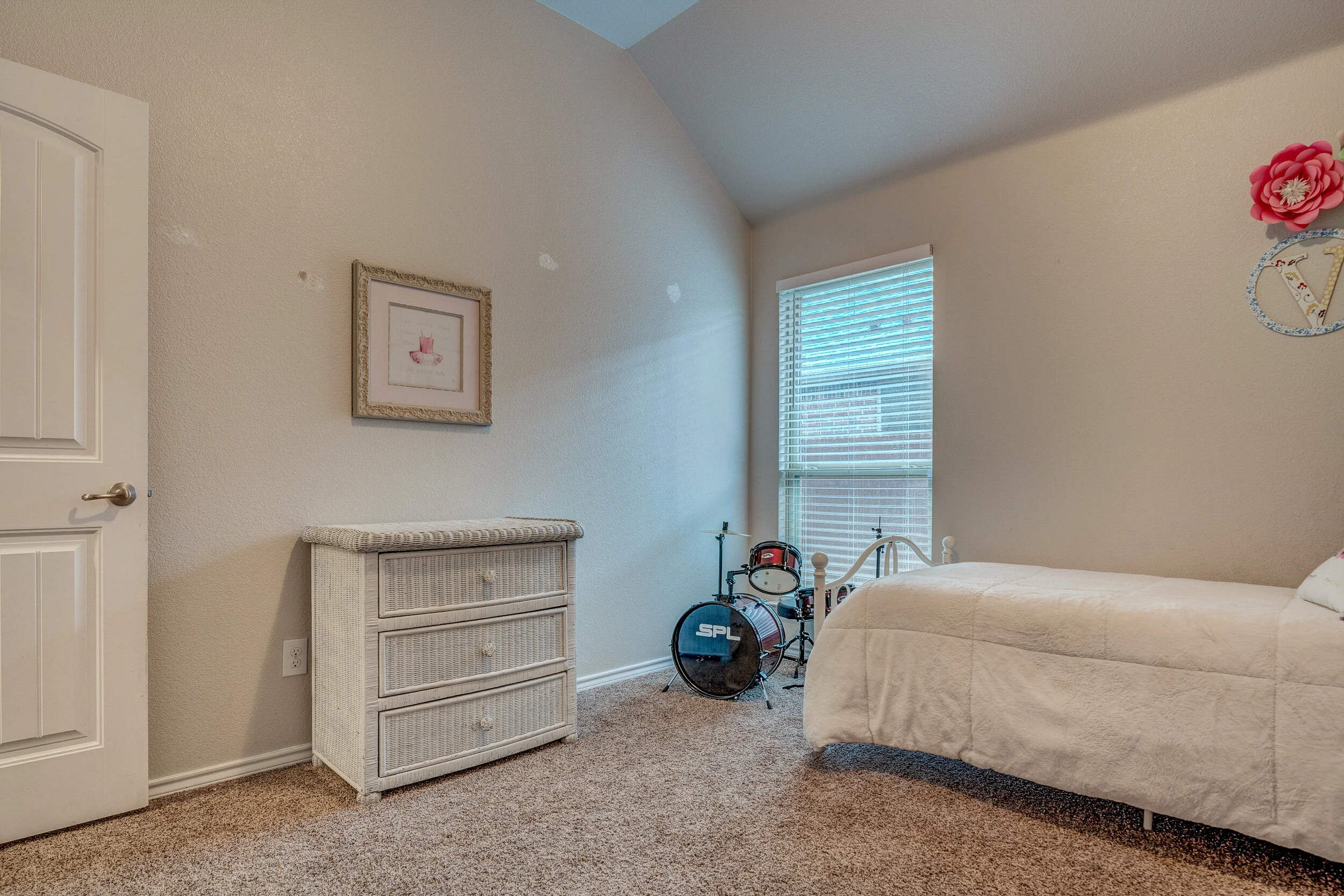 19 Oakridge Lane — Haven Realty Group