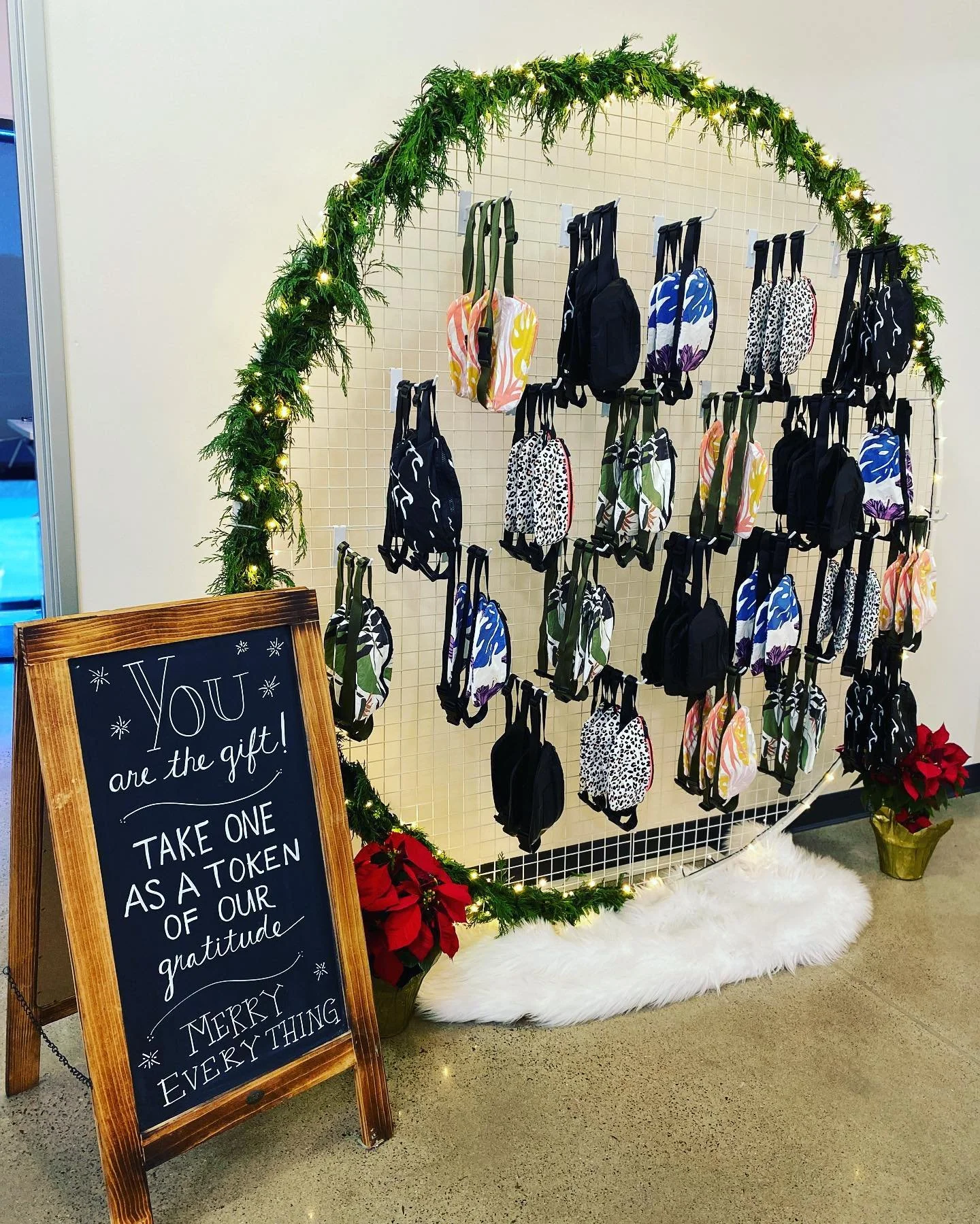 We love helping our client @destinationconcepts spread holiday cheer to their team! 

Sourcing gifts for their EOY meeting gave us major celebratory vibes! #gifting @alohacollection #womeninbusiness