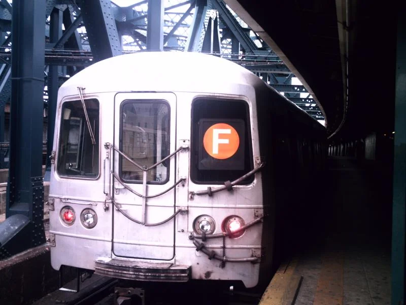 R46_F_train_at_Smith-9th_Streets.jpg