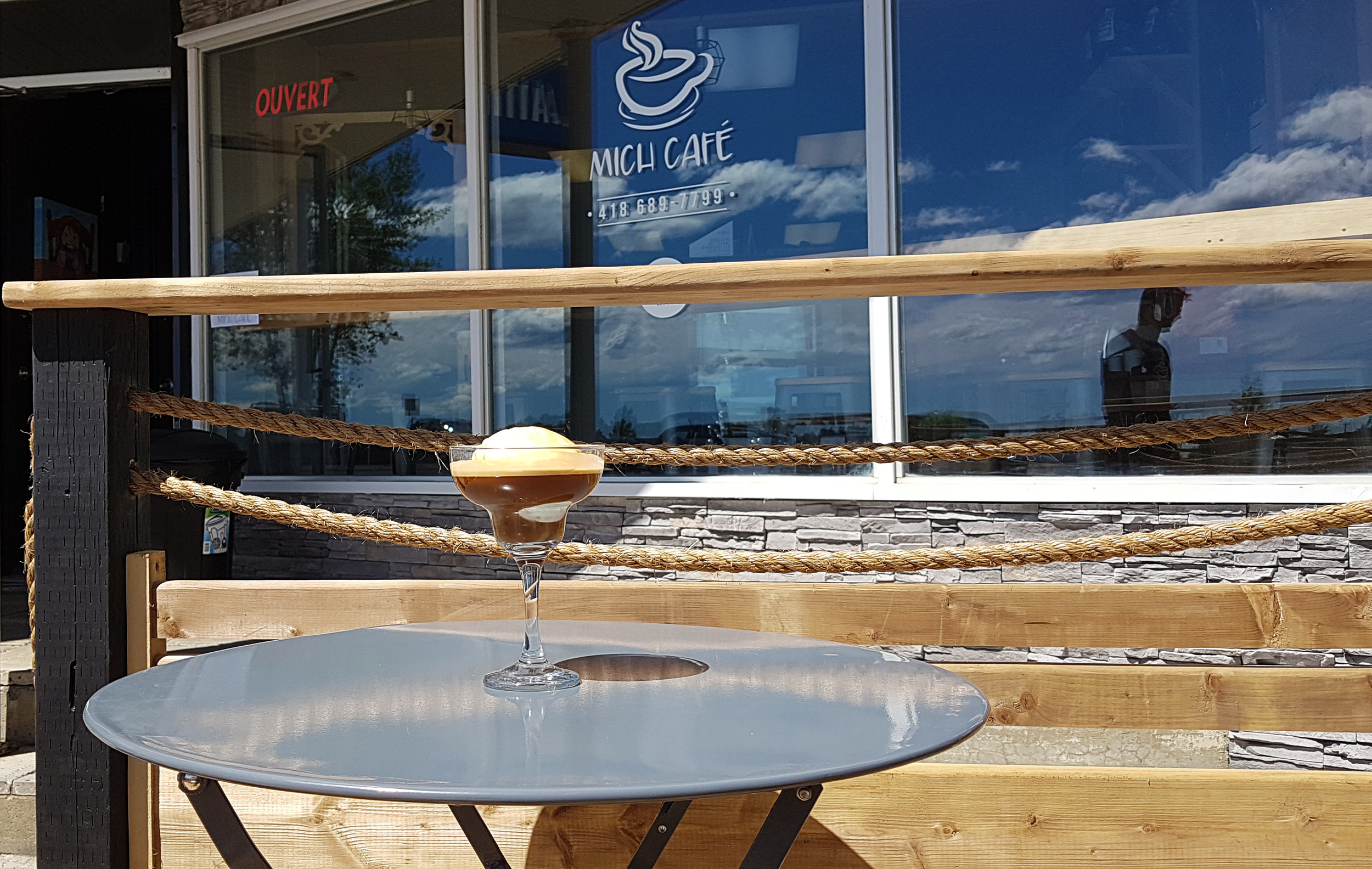 Affogato De la crème glacée noyée dans un espresso. À déguster sur la nouvelle terrasse !