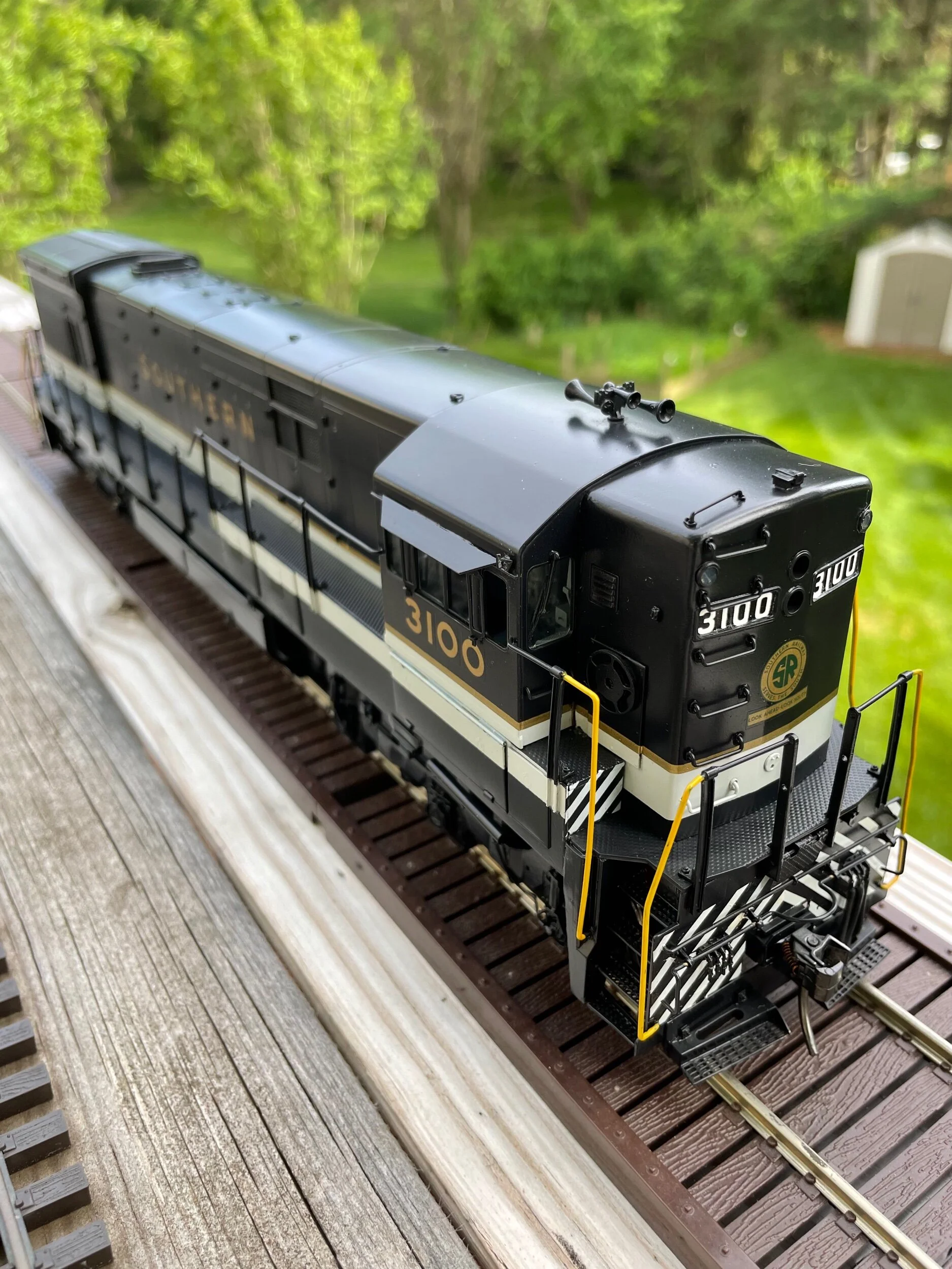 F90BF6F0-AA58-4F36-882F-03F368C9F356