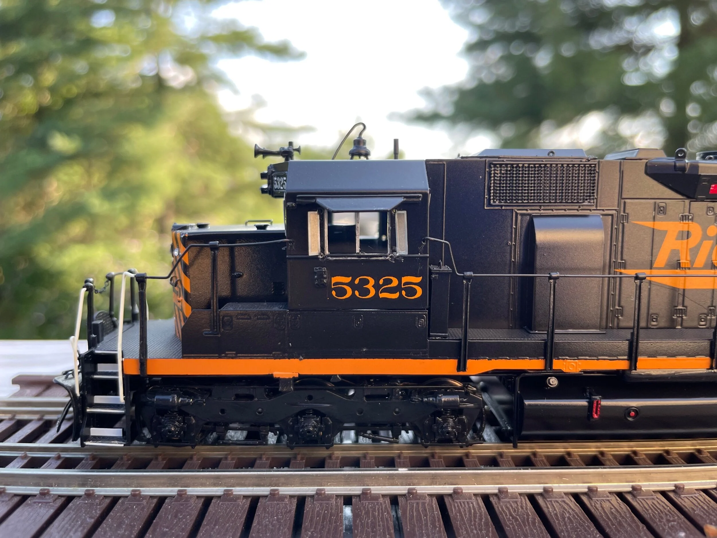 B2282146-66D4-443E-BC9B-0DBC7AC08C02