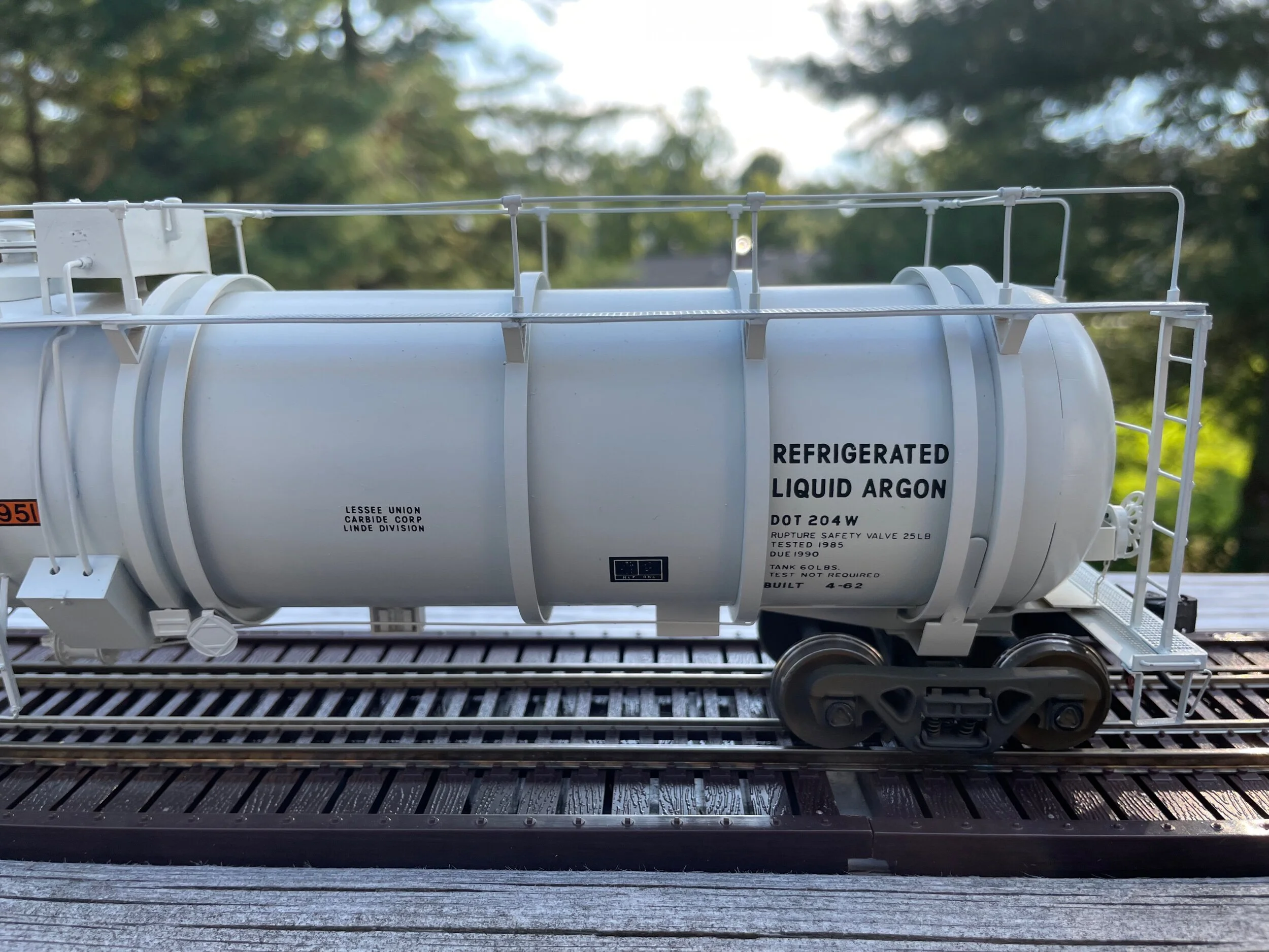 8835C36C-B681-413E-B76D-D25B07FA946F