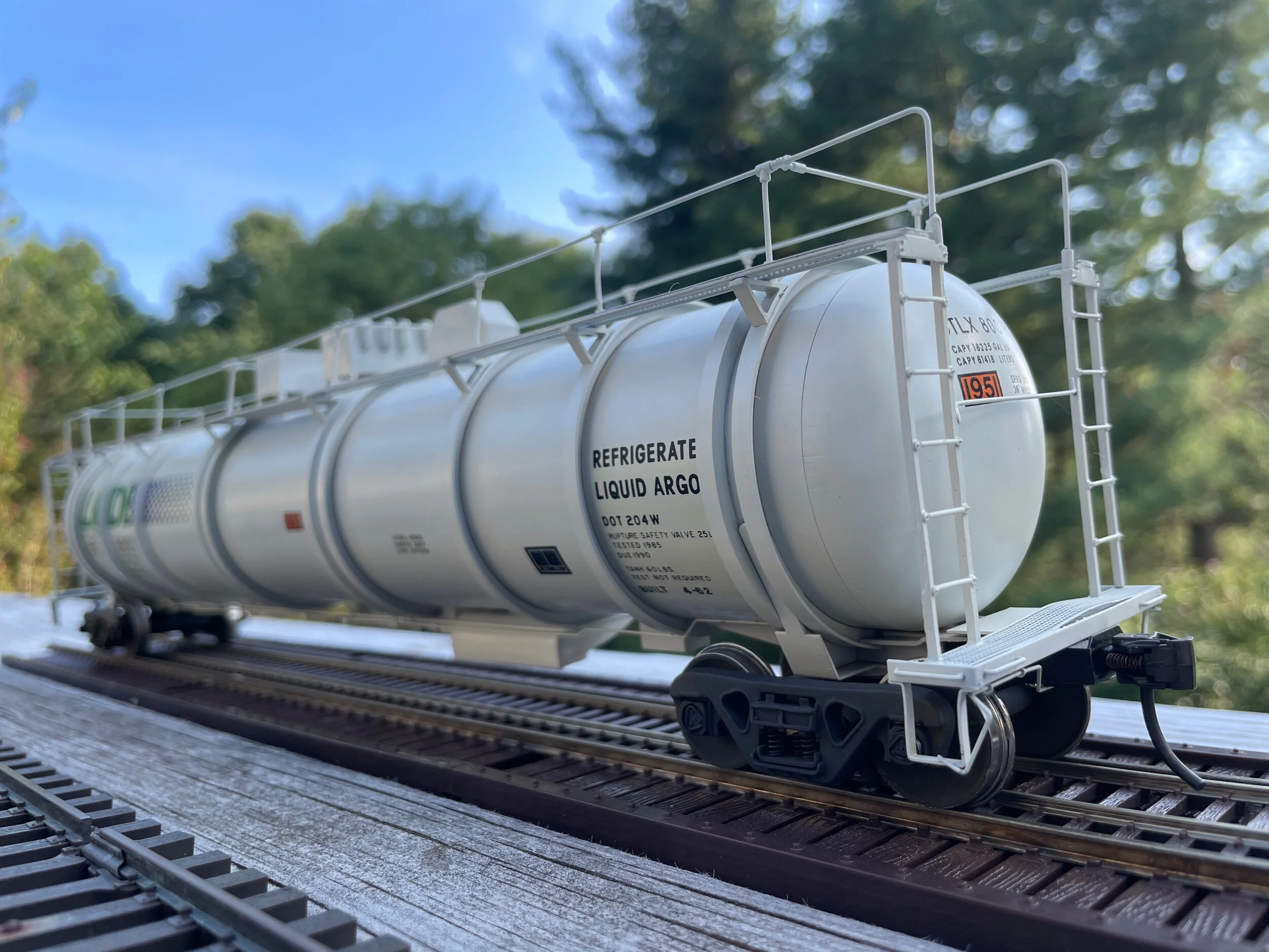 1D0E9405-7612-4FC7-B05F-E21F578E20A0