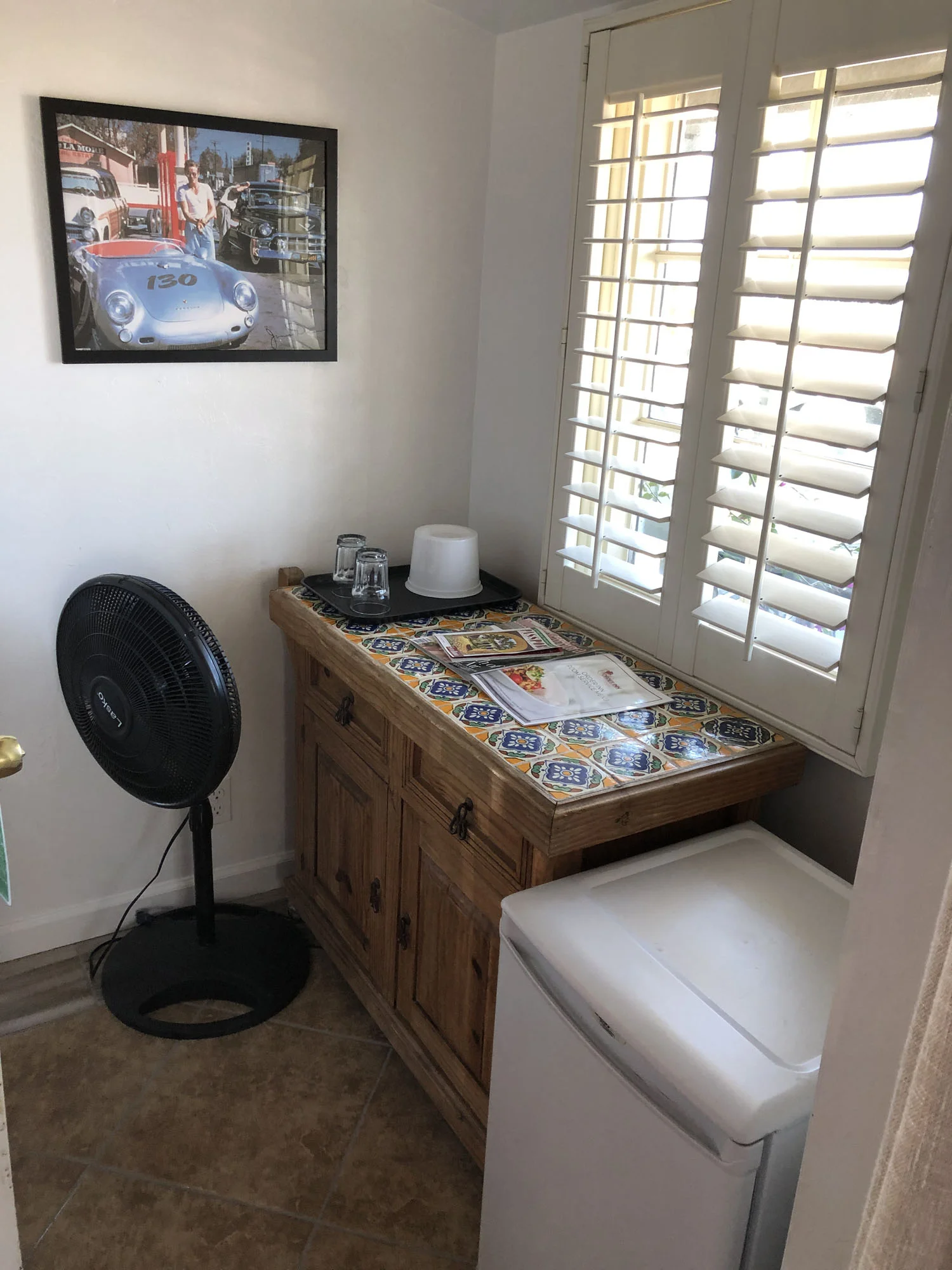 BarFrig_9136_Room110.jpg