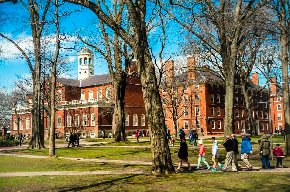 US NEWS 2020 年排名 #2 哈佛大學學費為 USD$51,925/yr。