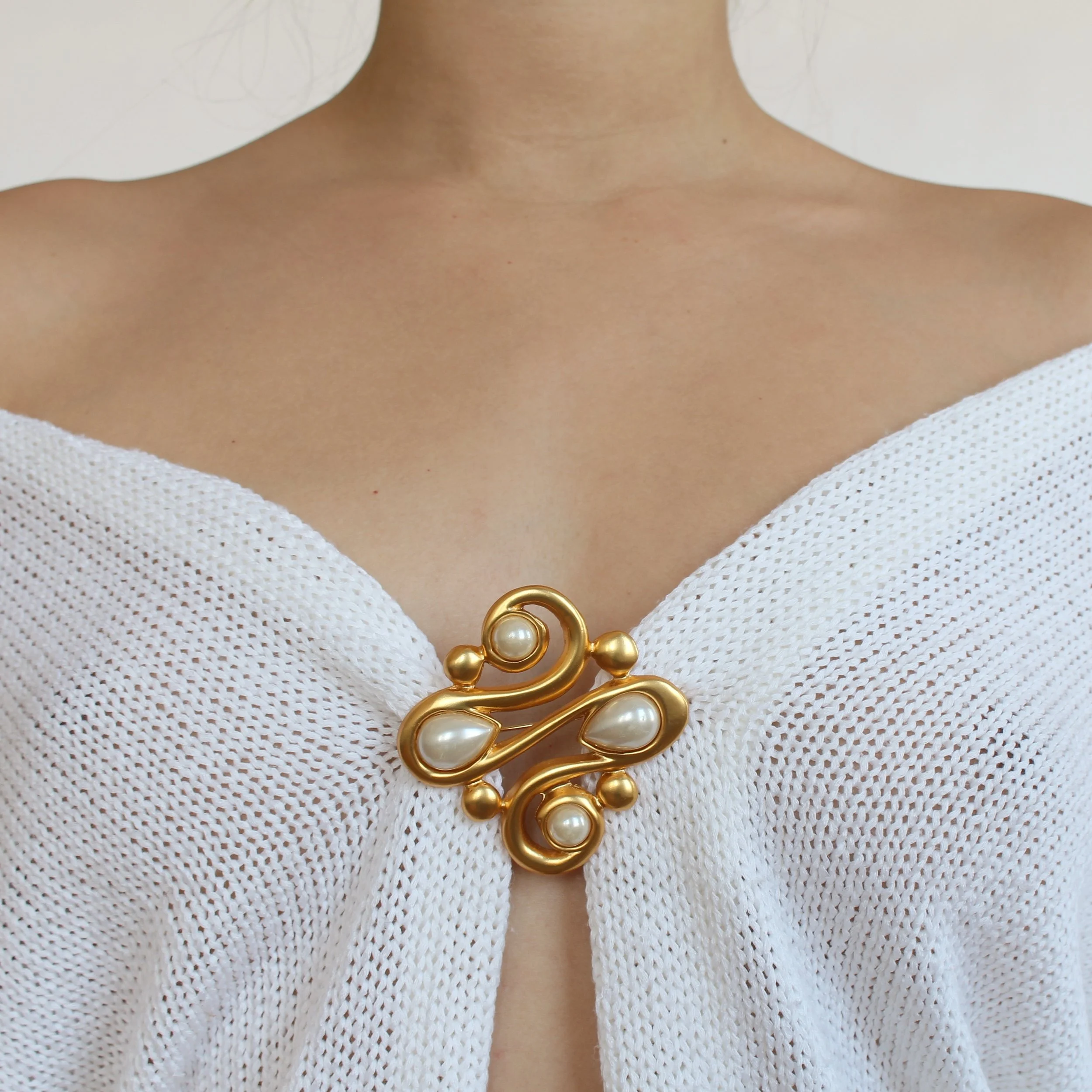 Vintage Gold Tone Pearl Brooch