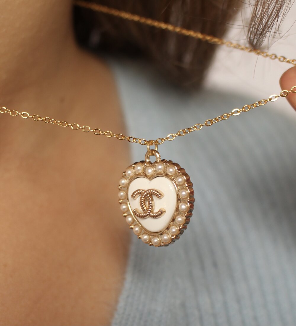 chanel pearl heart necklace