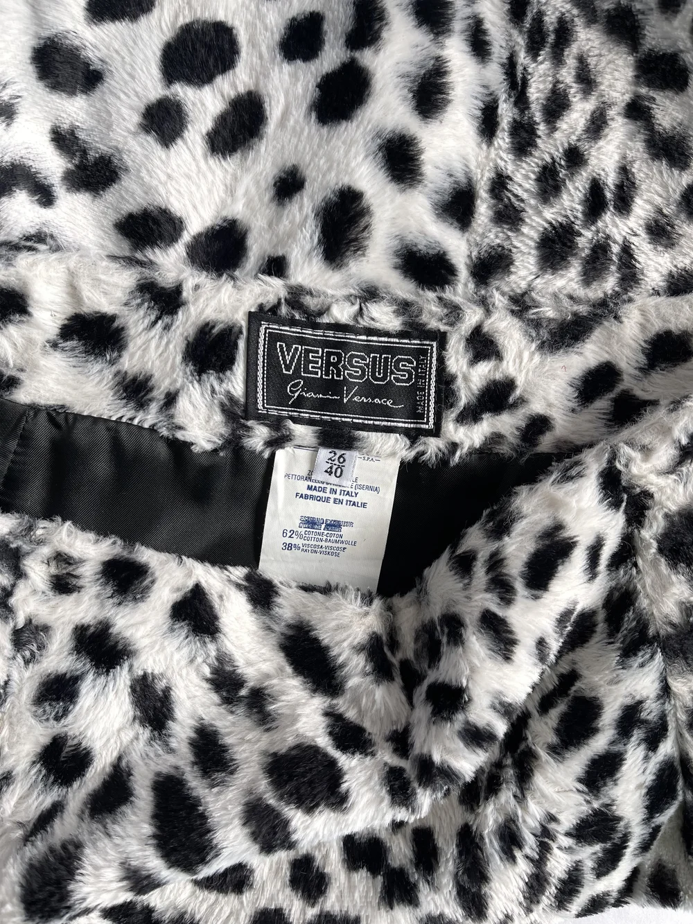 スカート Vintage Versus Versace Skirt Vintage Versus Versace Fuzzy Skirt - W25 — Wornable