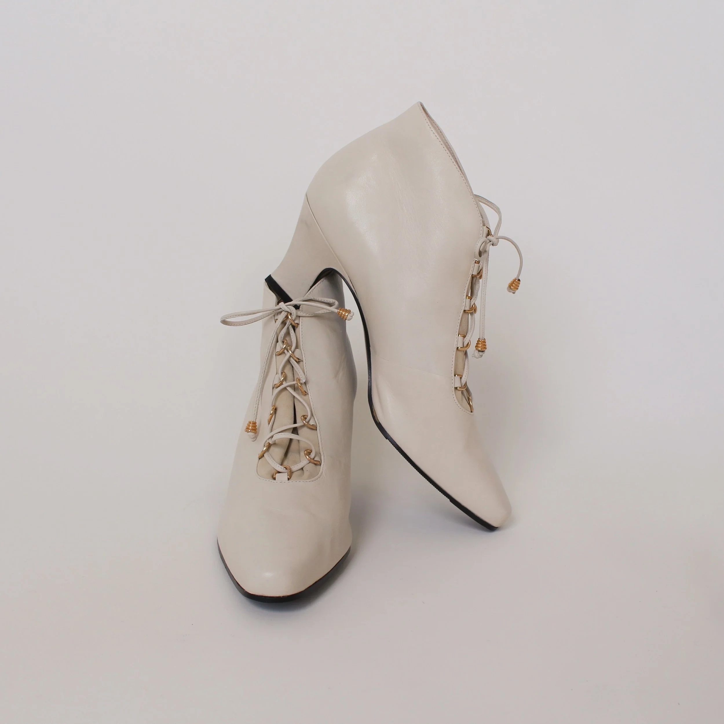 Vintage Ivory Lace Up Ankle Boots - 10