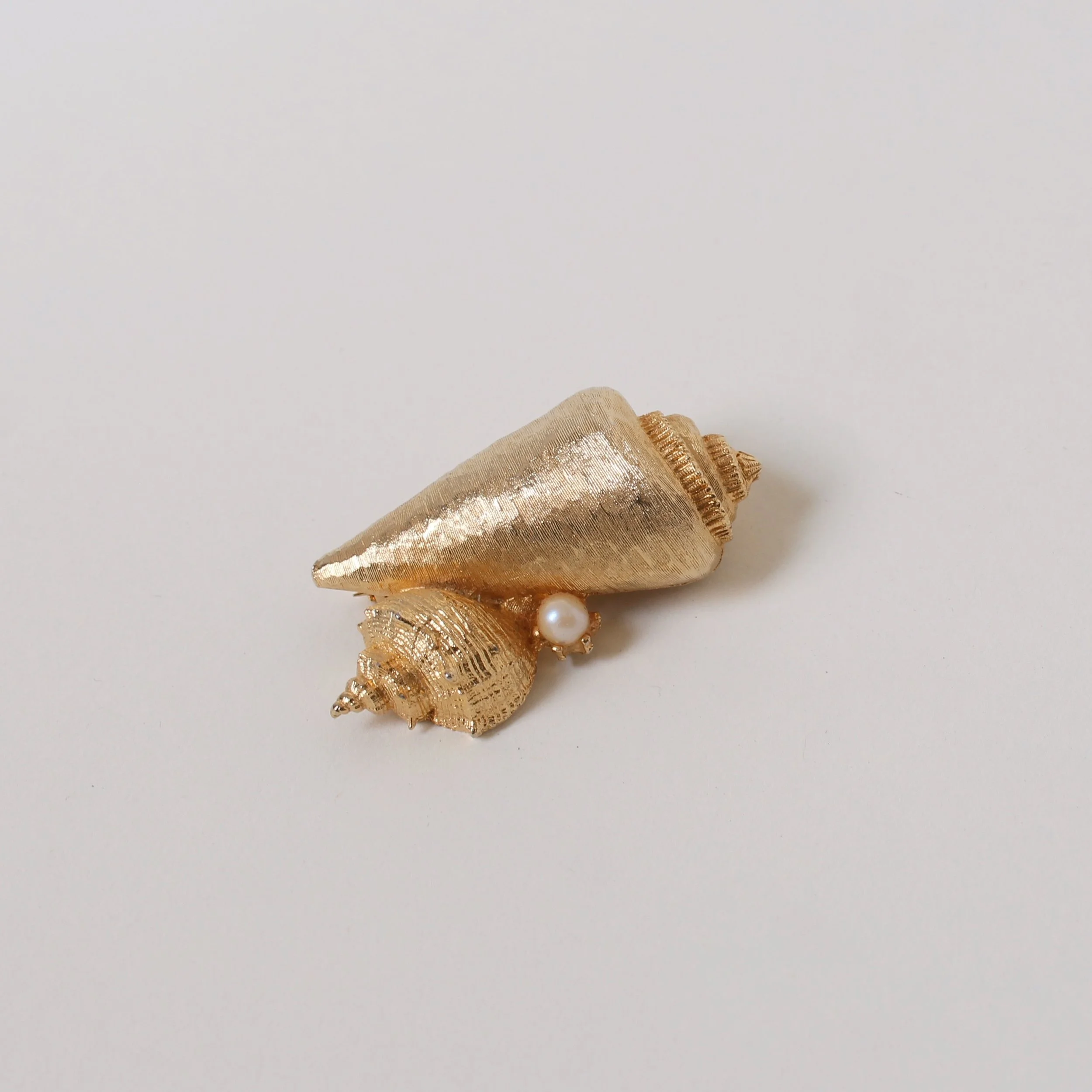 Vintage Gold Tone Shell Brooch