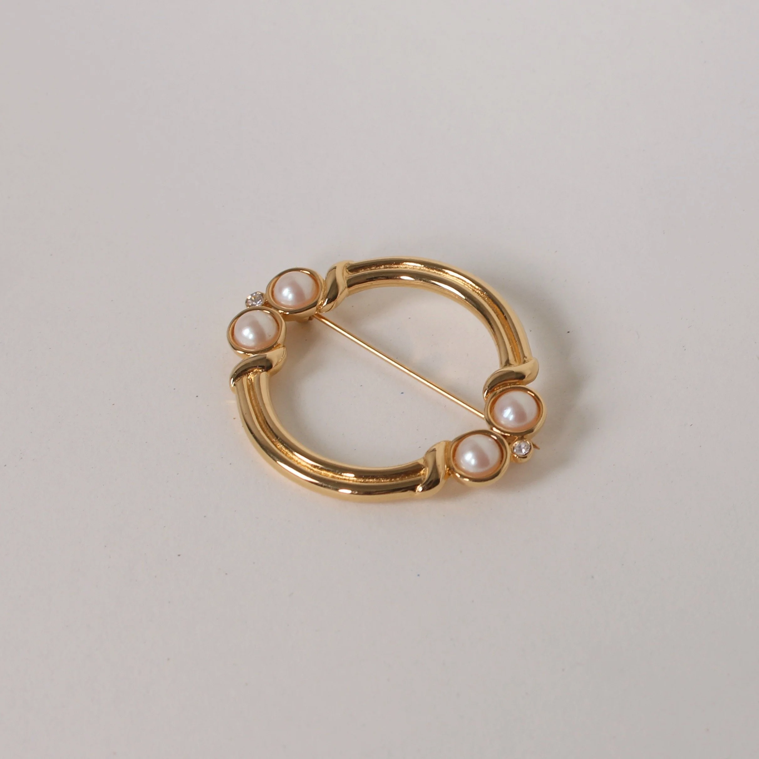 Vintage Monet Gold Tone Circle Brooch