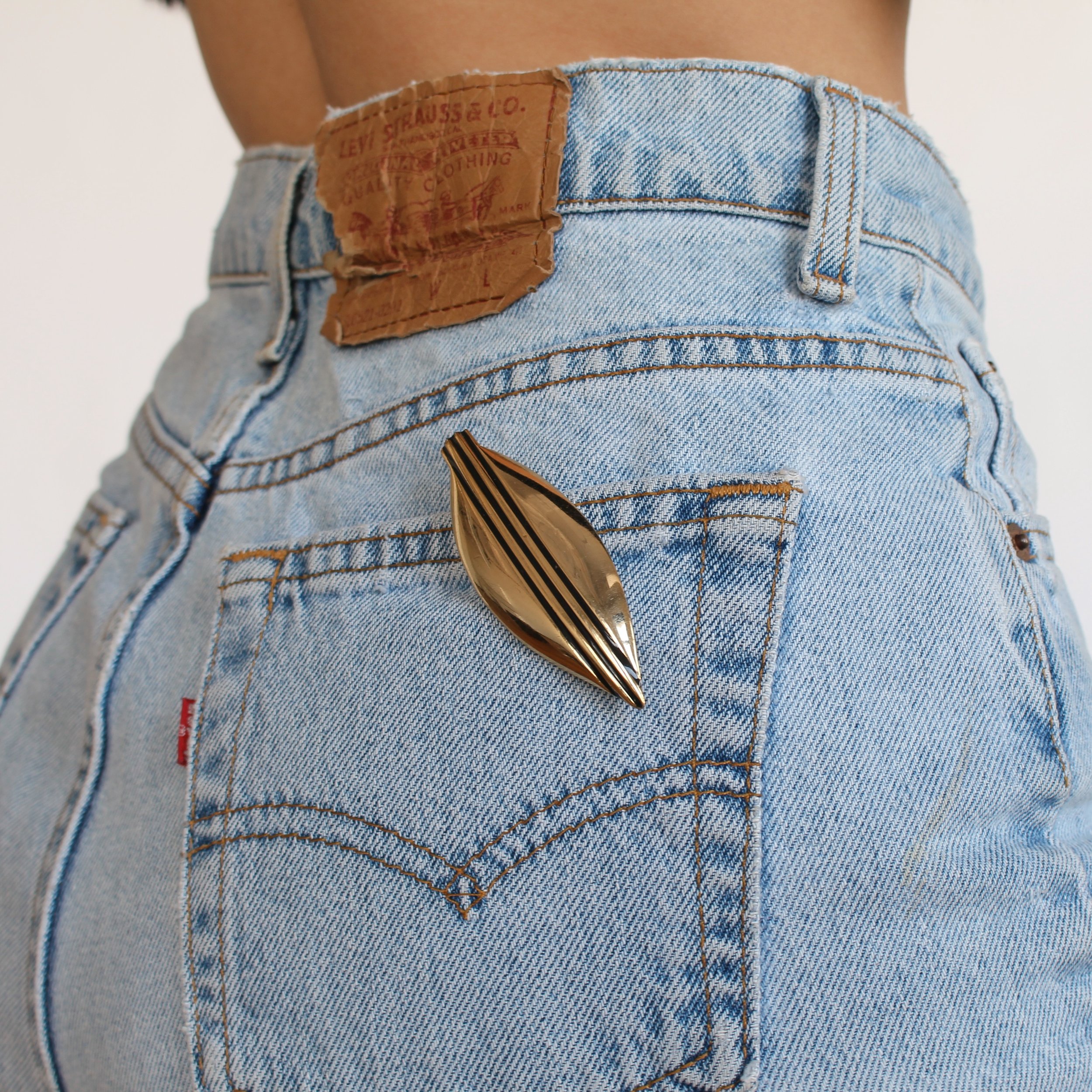 Vintage Gold Tone Pointed Brooch