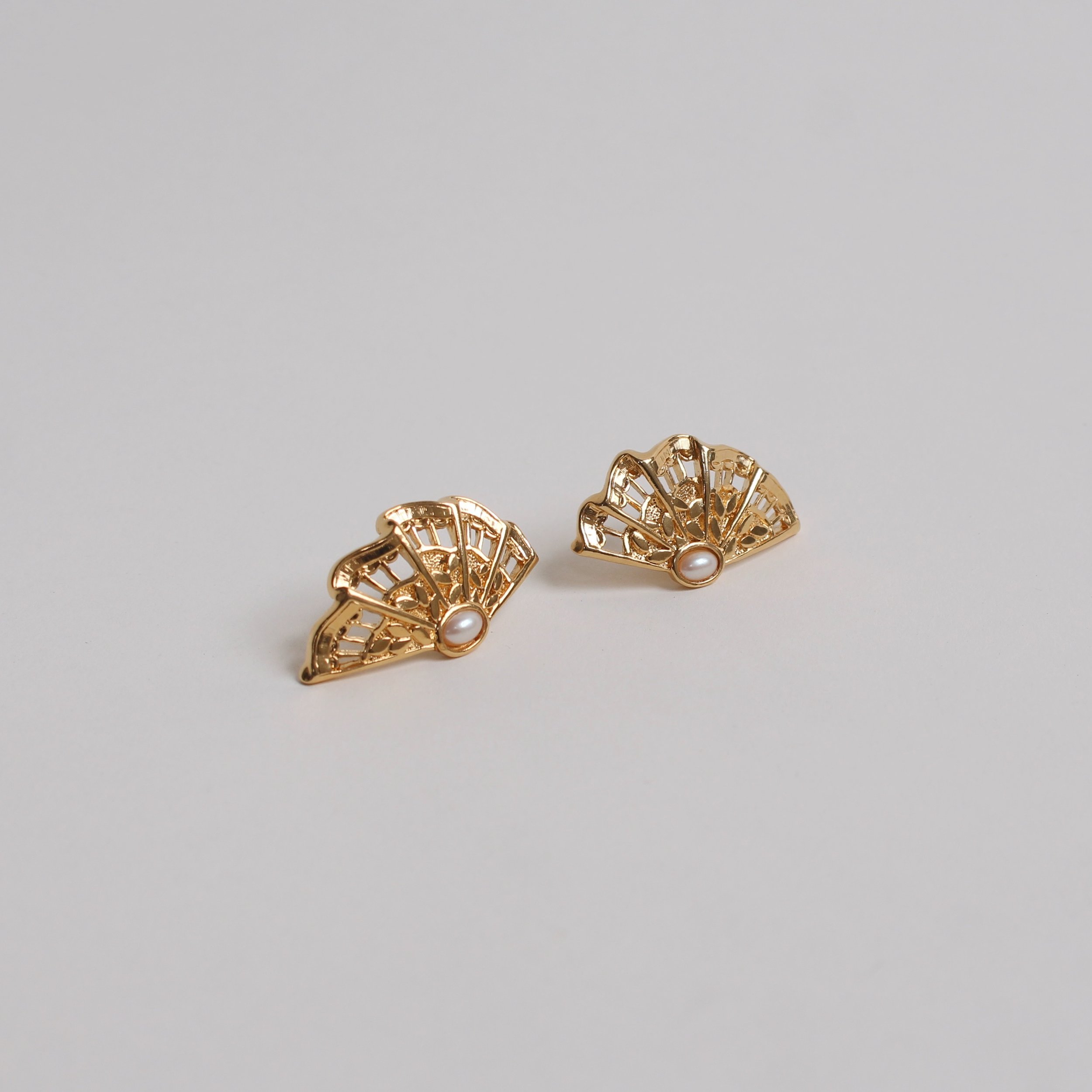 Vintage Fan Pearl Earrings