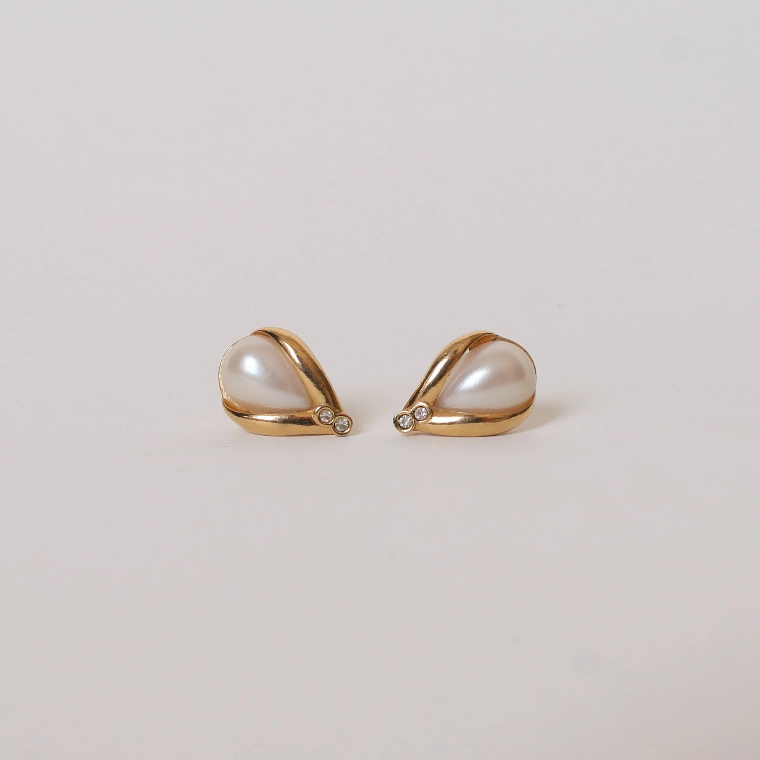 Vintage Avon Teardrop Pearl Cabochon Earrings