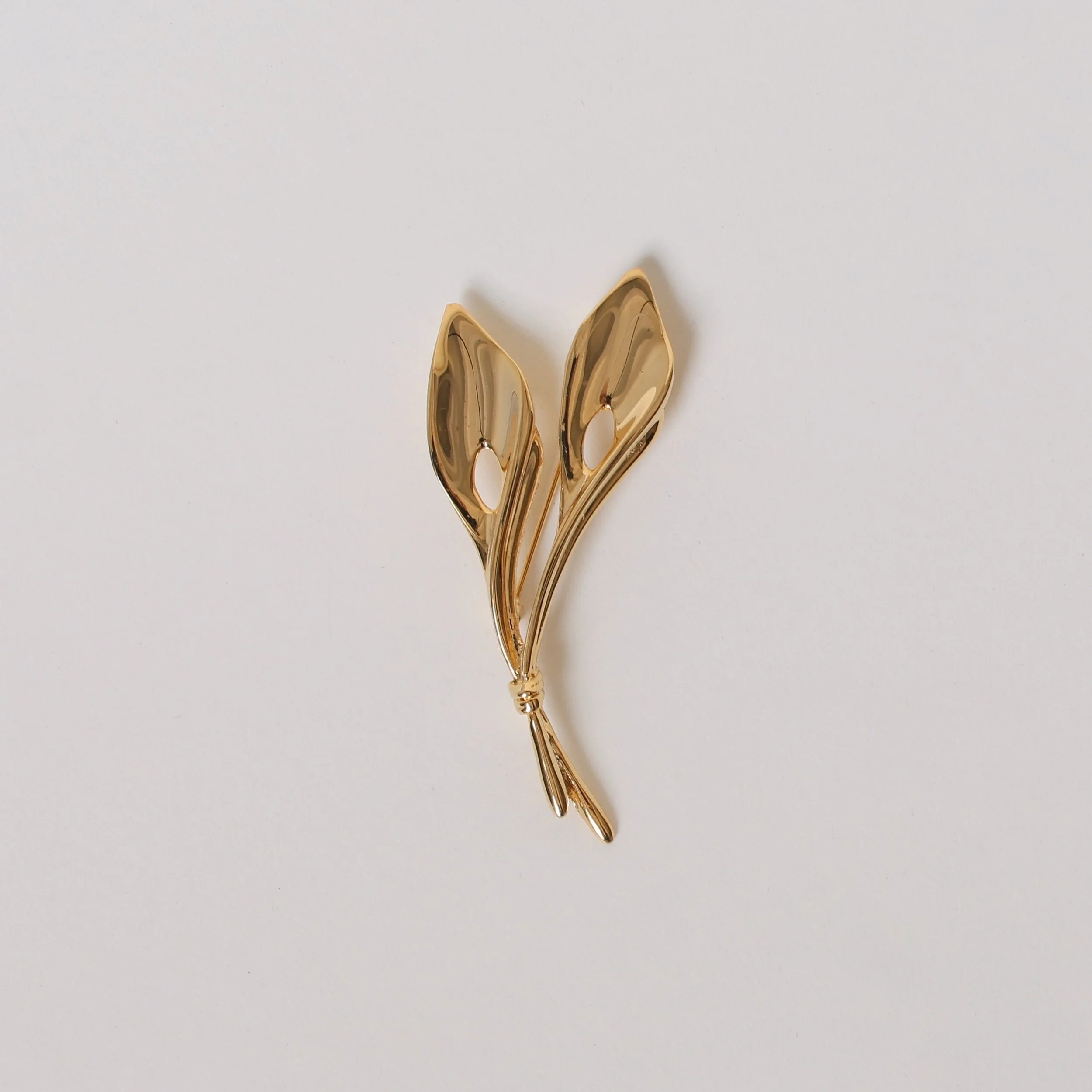 Vintage Botanical Gold Tone Brooch