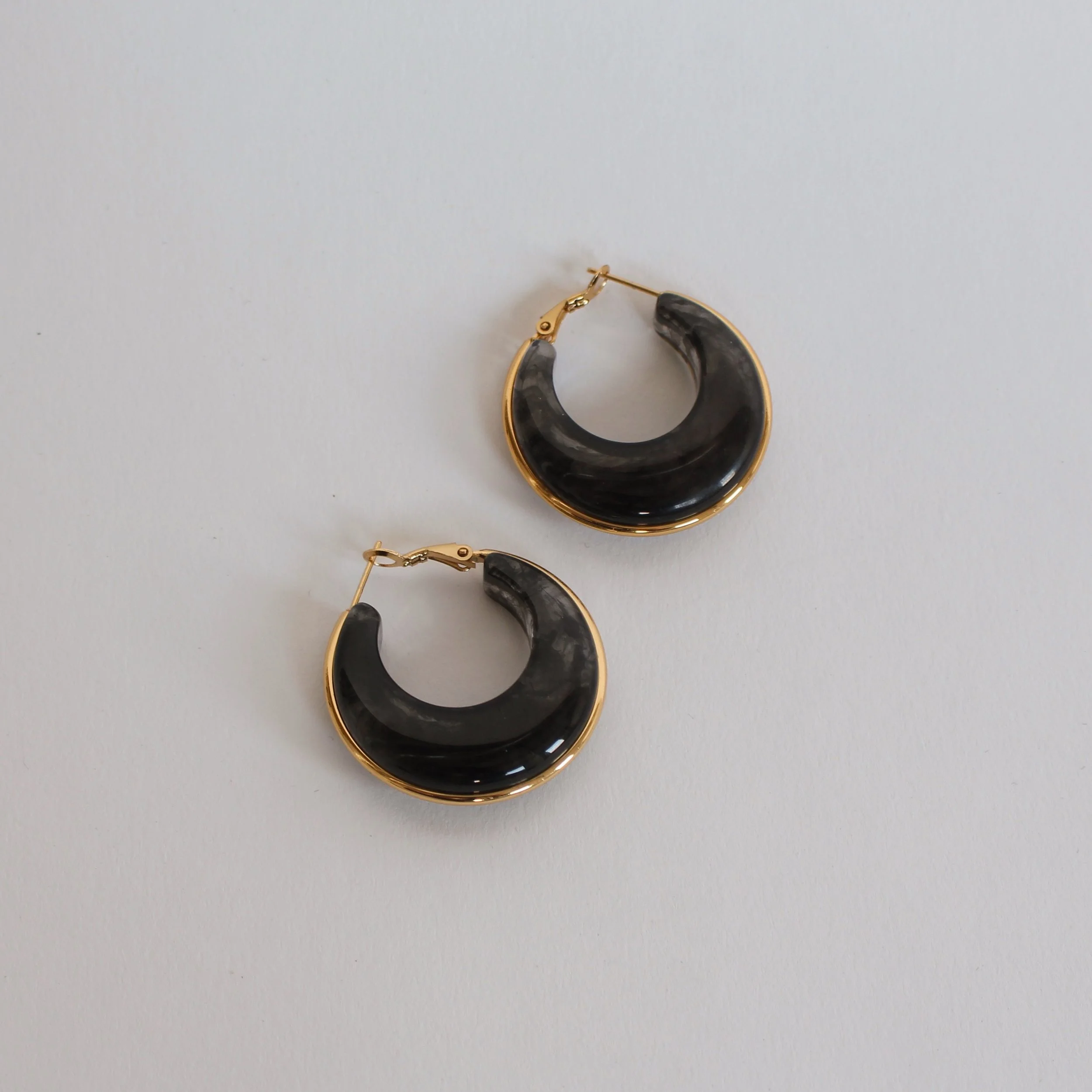 Vintage Resin & Gold Hoop Earrings