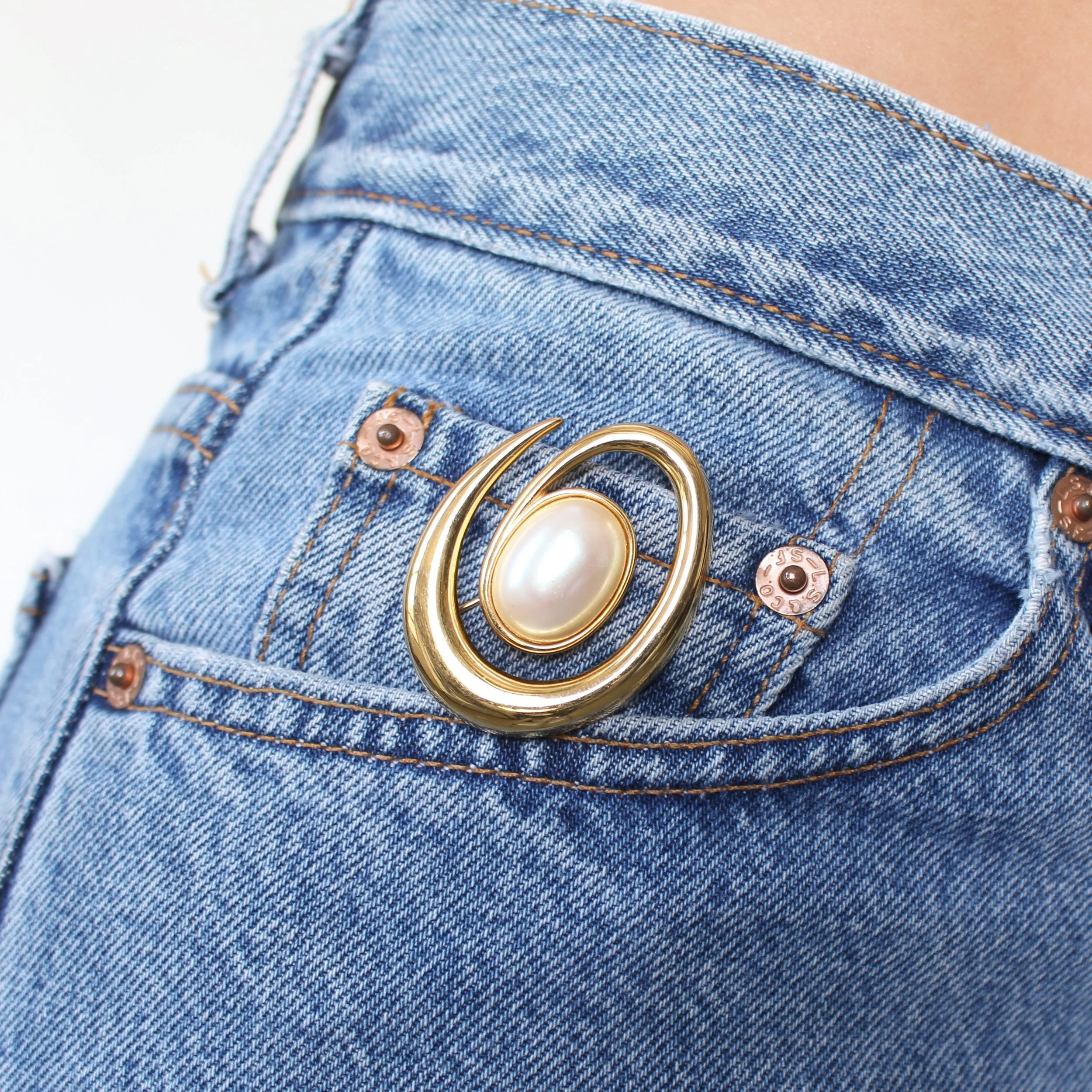 Vintage Monet Pearl Cabochon Brooch