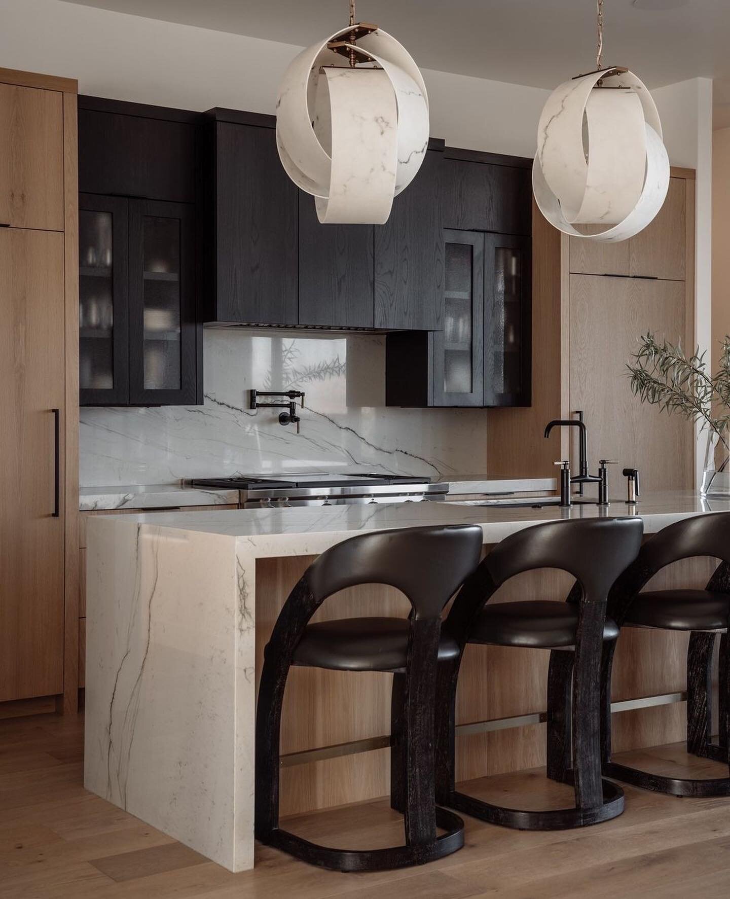 All about the details in this striking kitchen by @housewestdesign