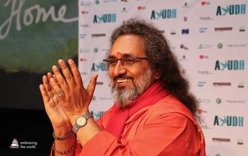 SwamijiatAYUDH12_WEB.jpg