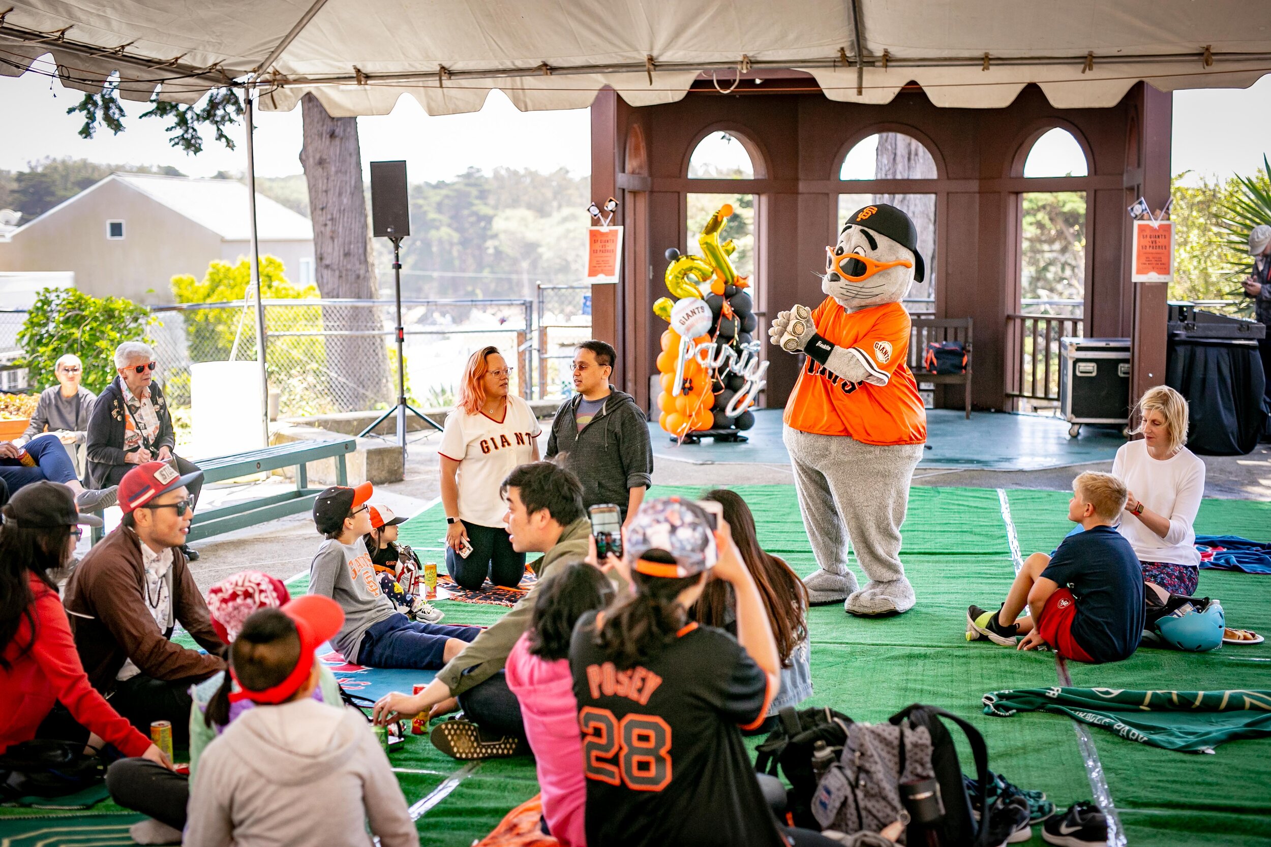 28JUL2019 Lou Seal at RichmondNeighboorhoodCenter_-32.jpg