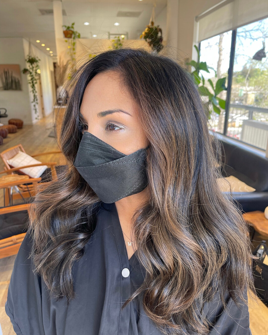 ❋ Subtle lived in color is @coloristjess_ specialty ❋​​​​​​​​
​​​​​​​​
She added some highlights to make this mama feel bright and refreshed. ​​​​​​​​
​​​​​​​​
Up keep for a look like this would be coming in for a toner every 6-8 weeks and every 3-4 